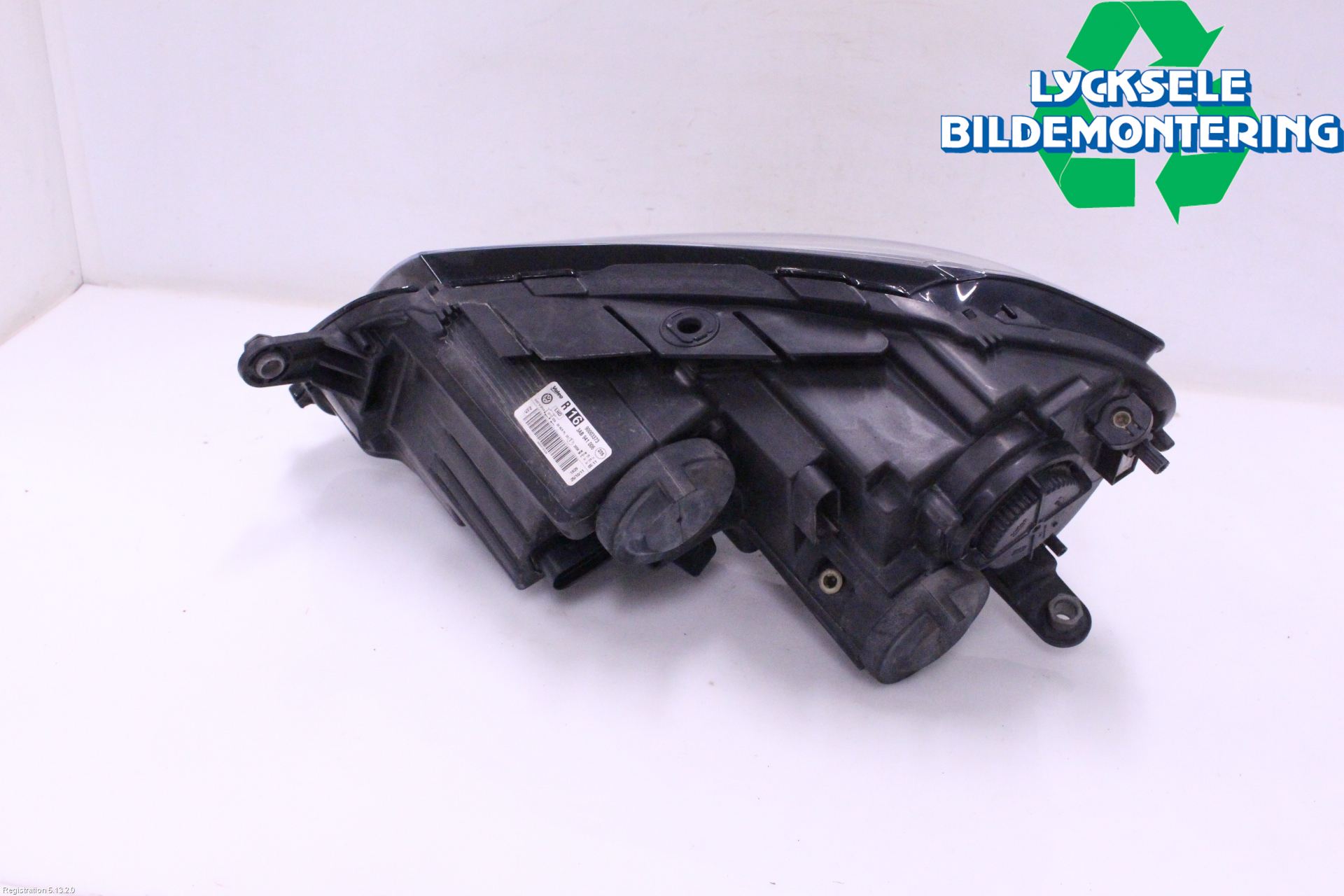 Volkswagen VW PASSAT 11-14 Strålkastare Höger