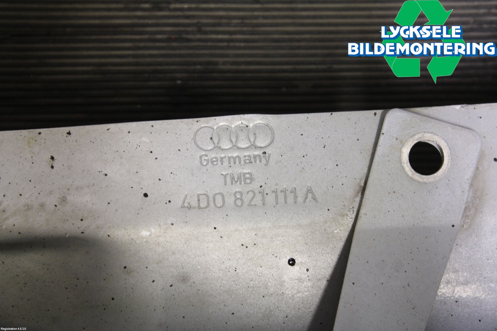 Audi A8/S8 4D 94-02 Skärm Fram Vänster
