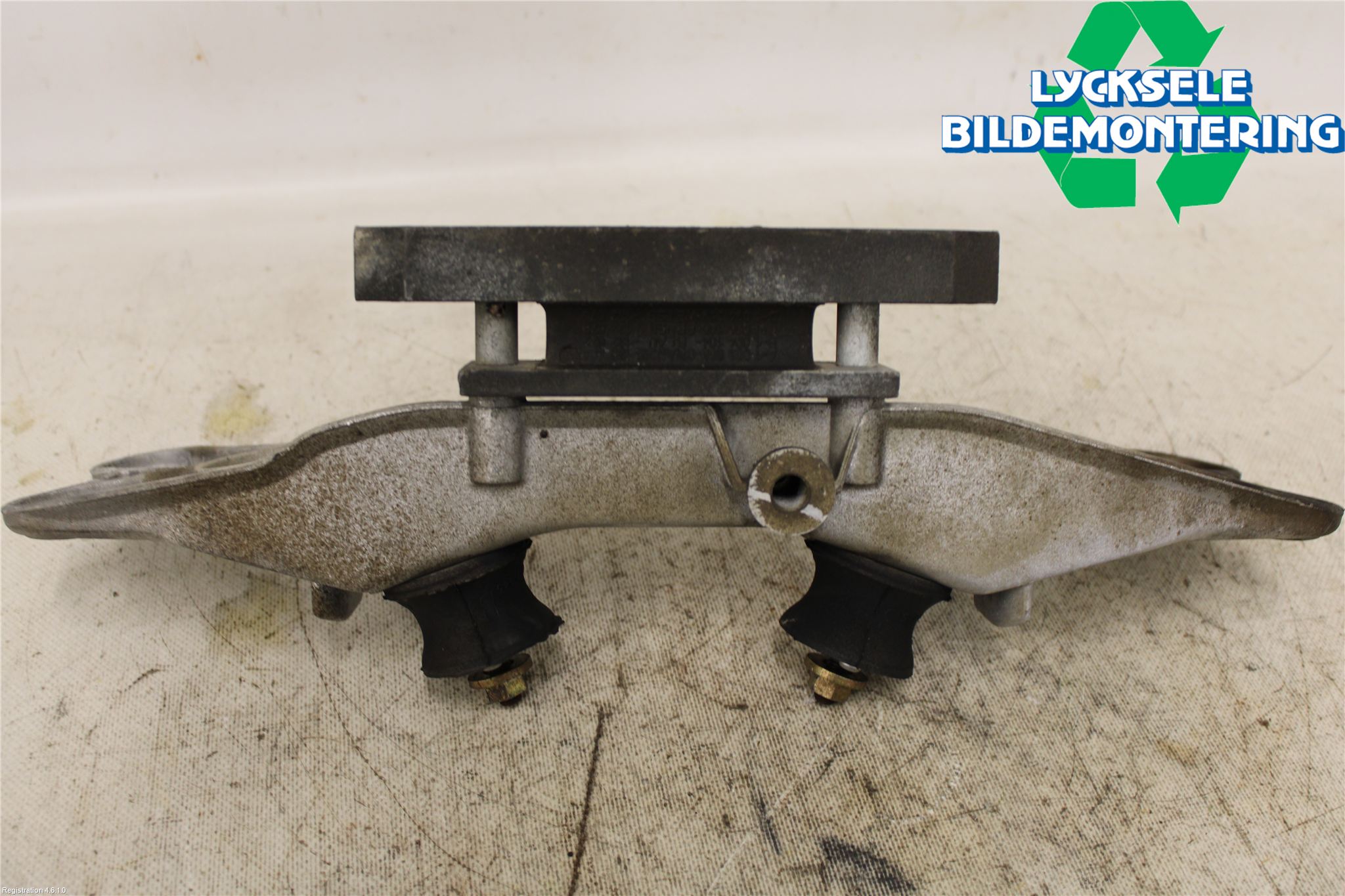 BMW 7 E38      93-01 Växellådsbalk