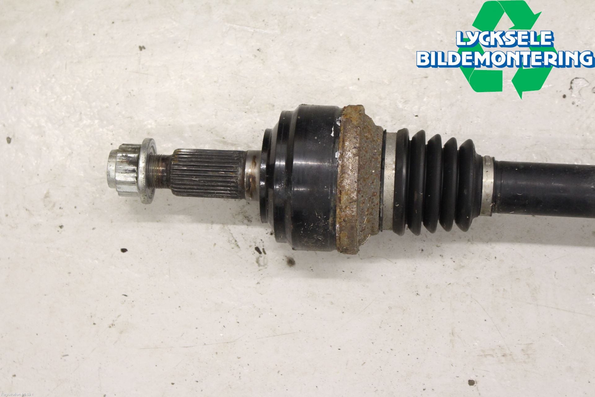 Volkswagen VW TOUAREG 7P 11-18 Drivaxel Bak Vänster