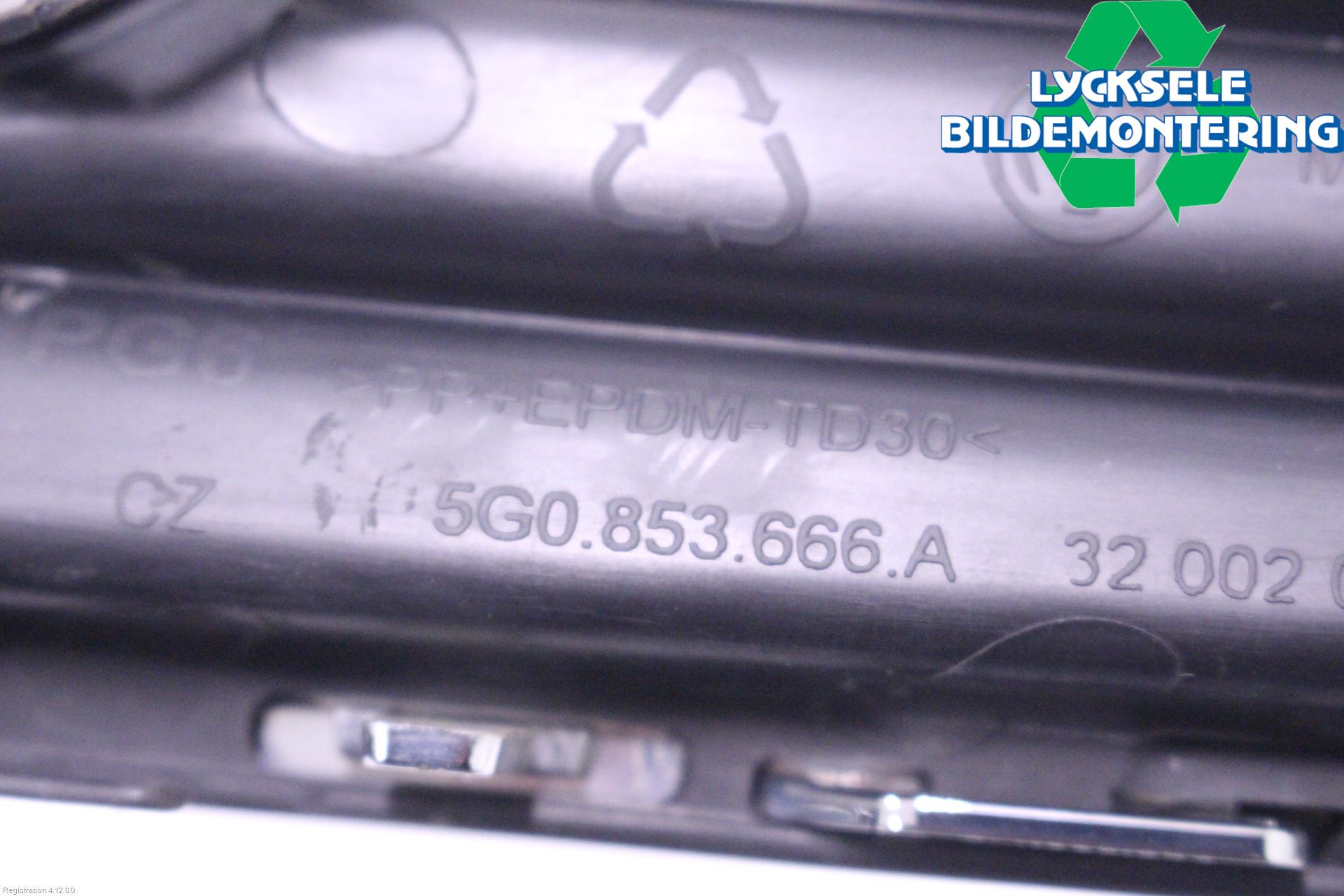 Volkswagen VW GOLF / E-GOLF VII 13-20 Grilldel Höger