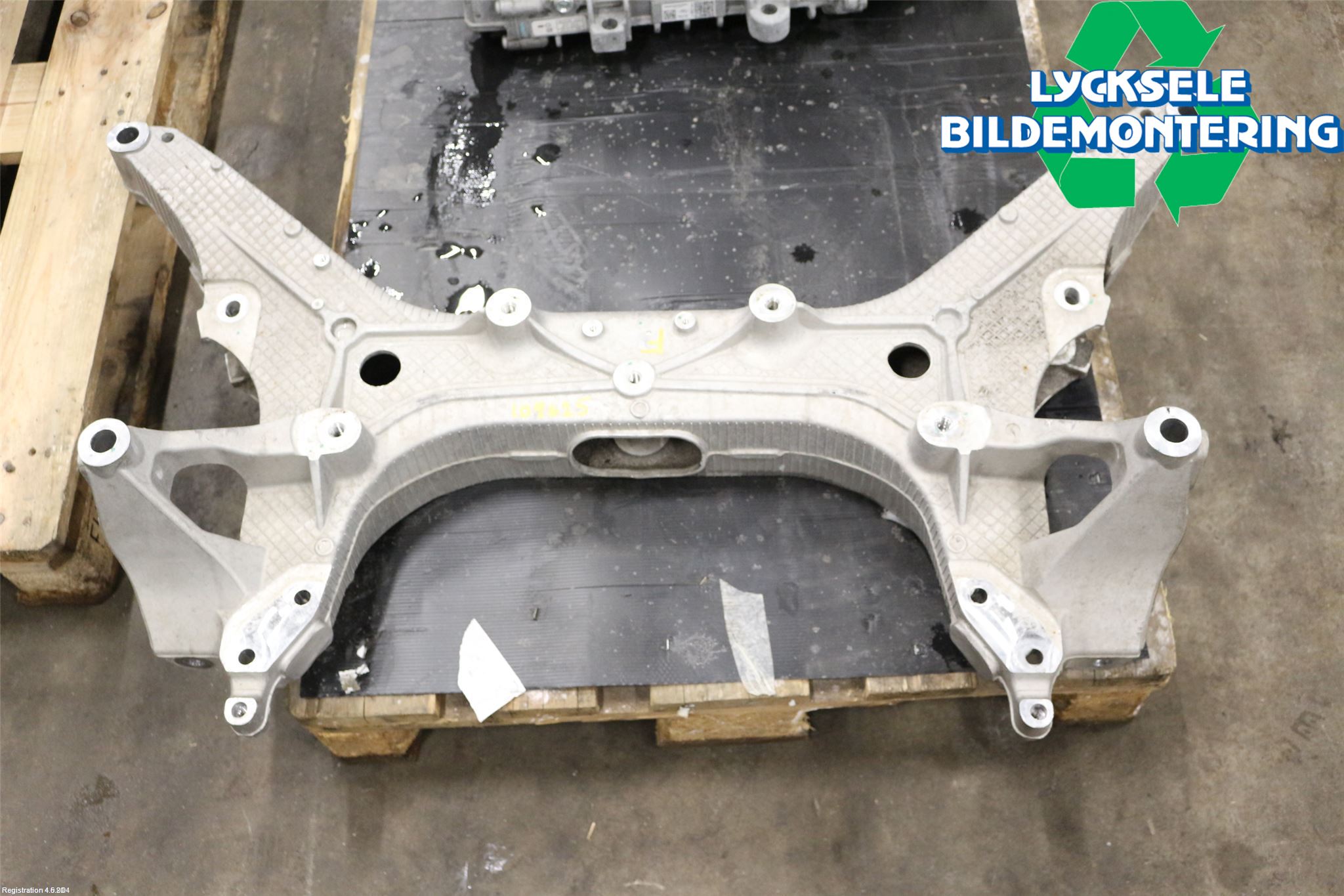 Ford MUSTANG Mach-E 21- Framvagnsbalk