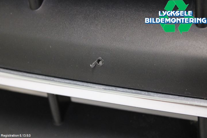 Volkswagen VW AMAROK 2H 10-22 Grill Komp
