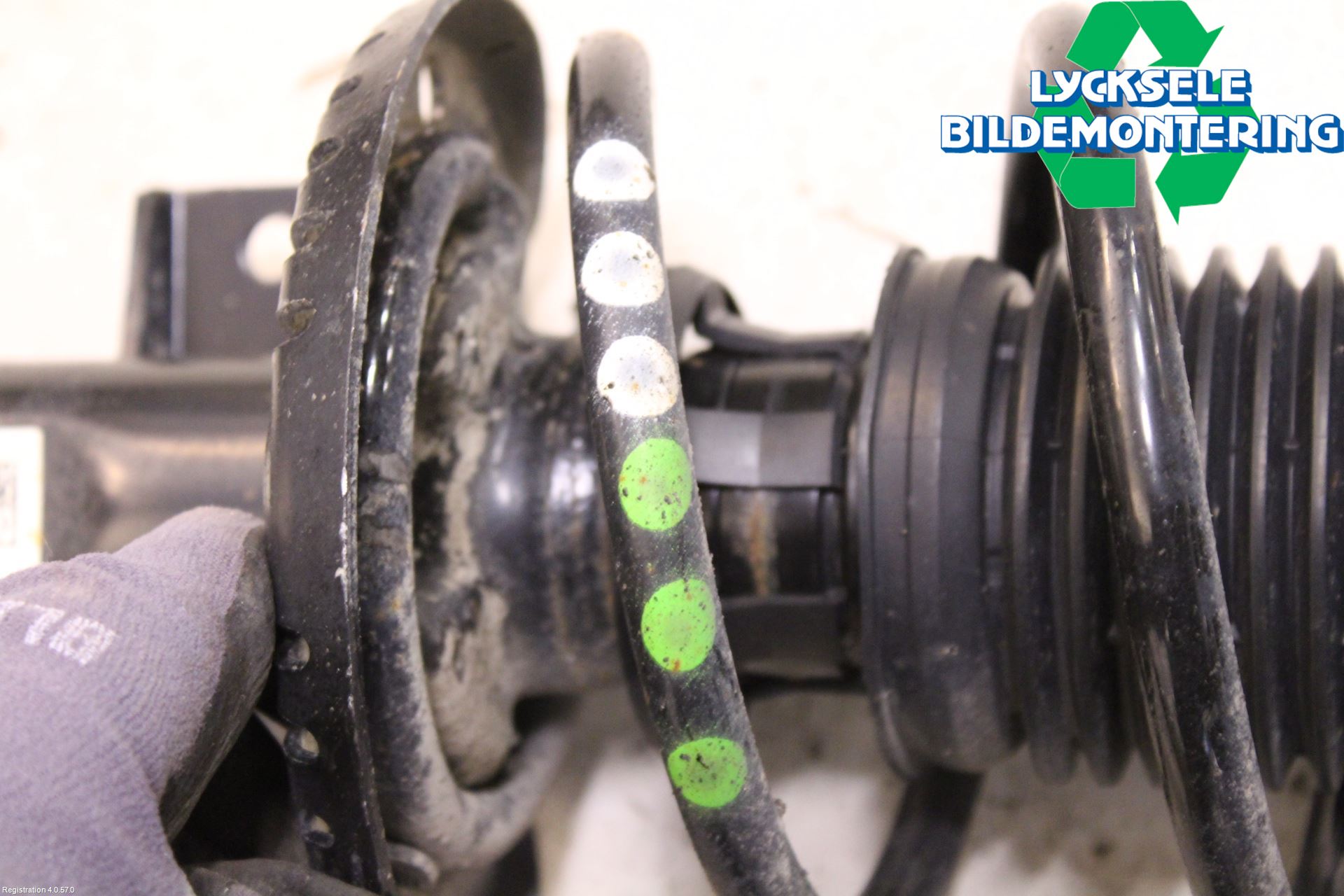 Volkswagen VW POLO 10-17 Fjäderben Fram Höger