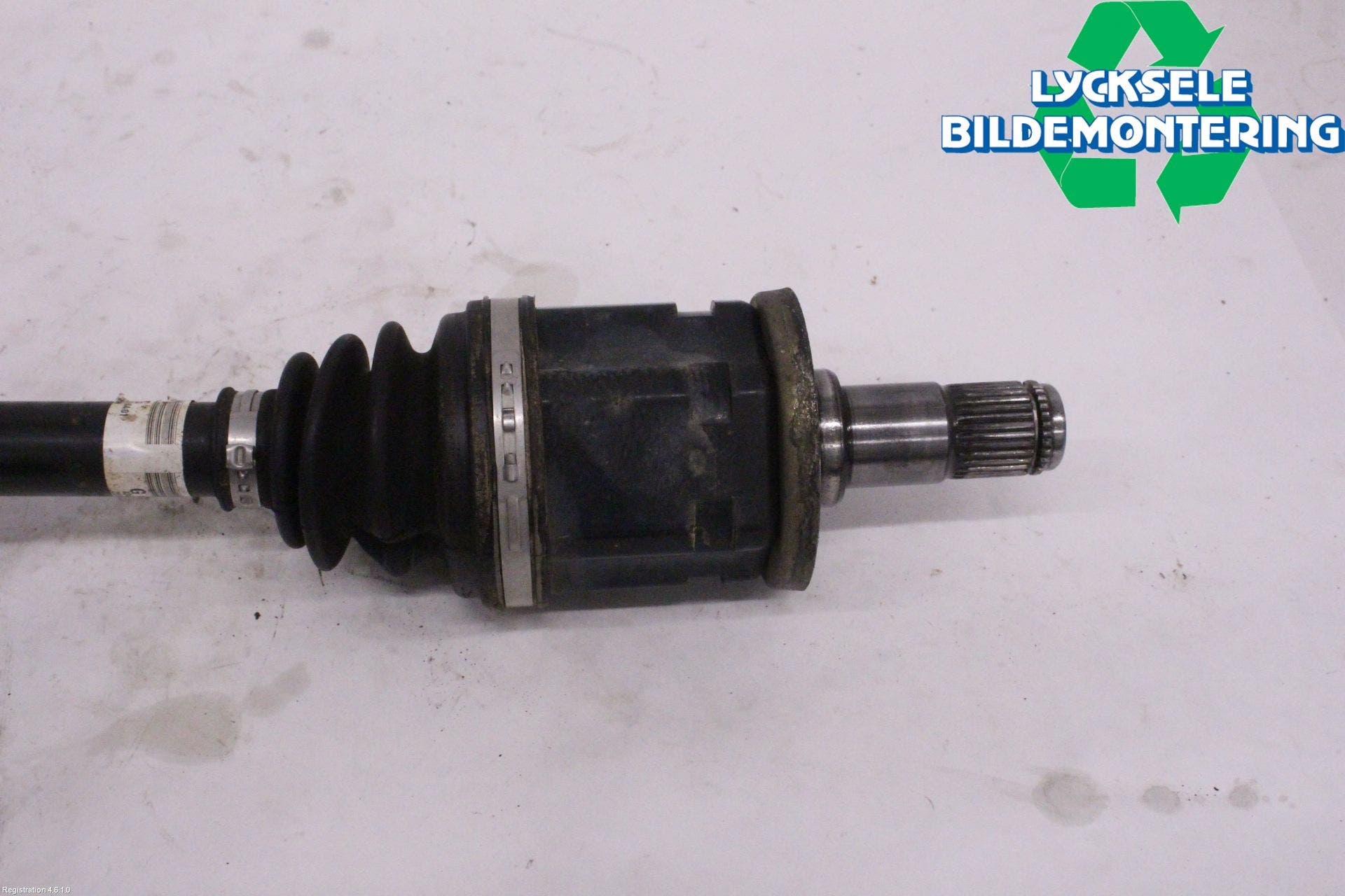 Toyota HILUX 16- Drivaxel Fram Höger