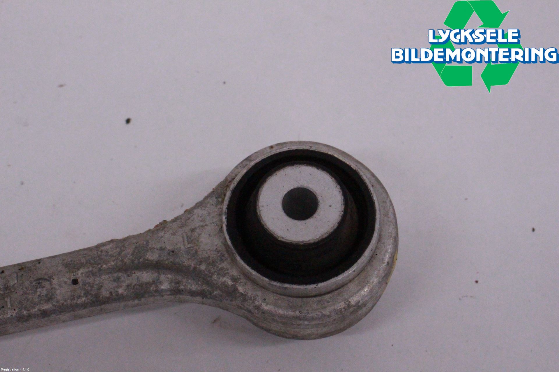 Audi A4/S4 B9 20- Bärarm Fram Övre Vä