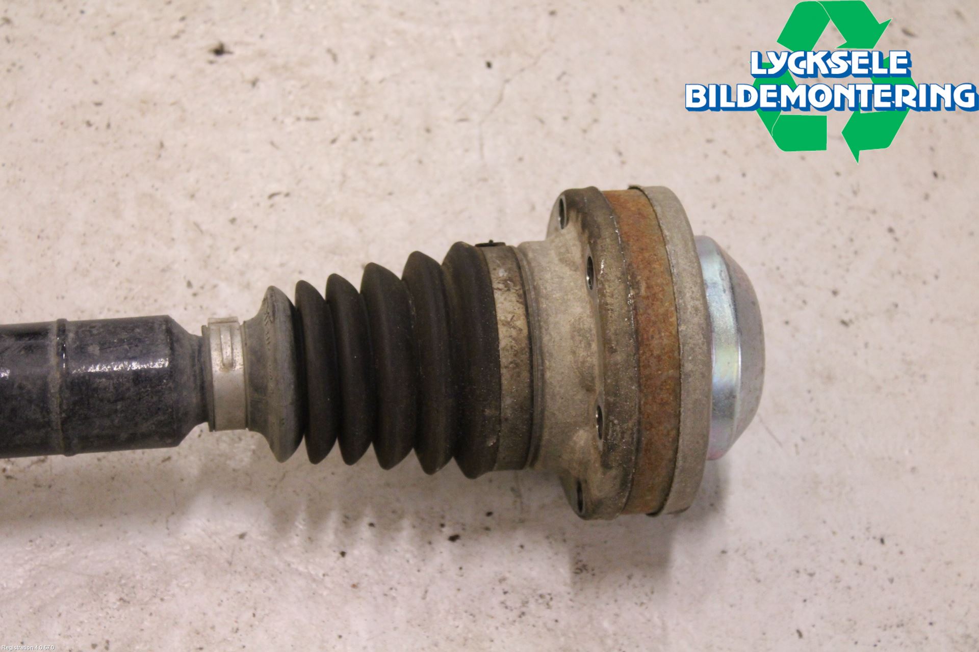 Volkswagen VW PASSAT 15-19 Drivaxel Fram Höger