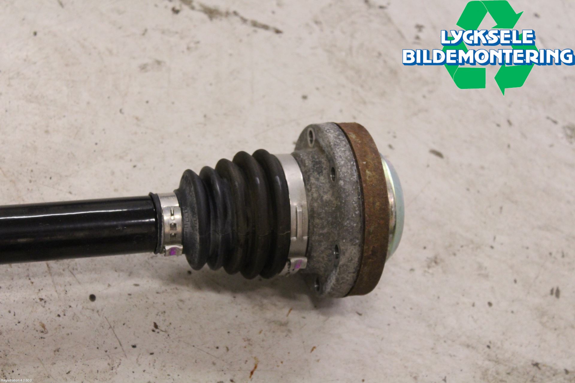 Audi A4 12-15 Drivaxel Bak Vänster
