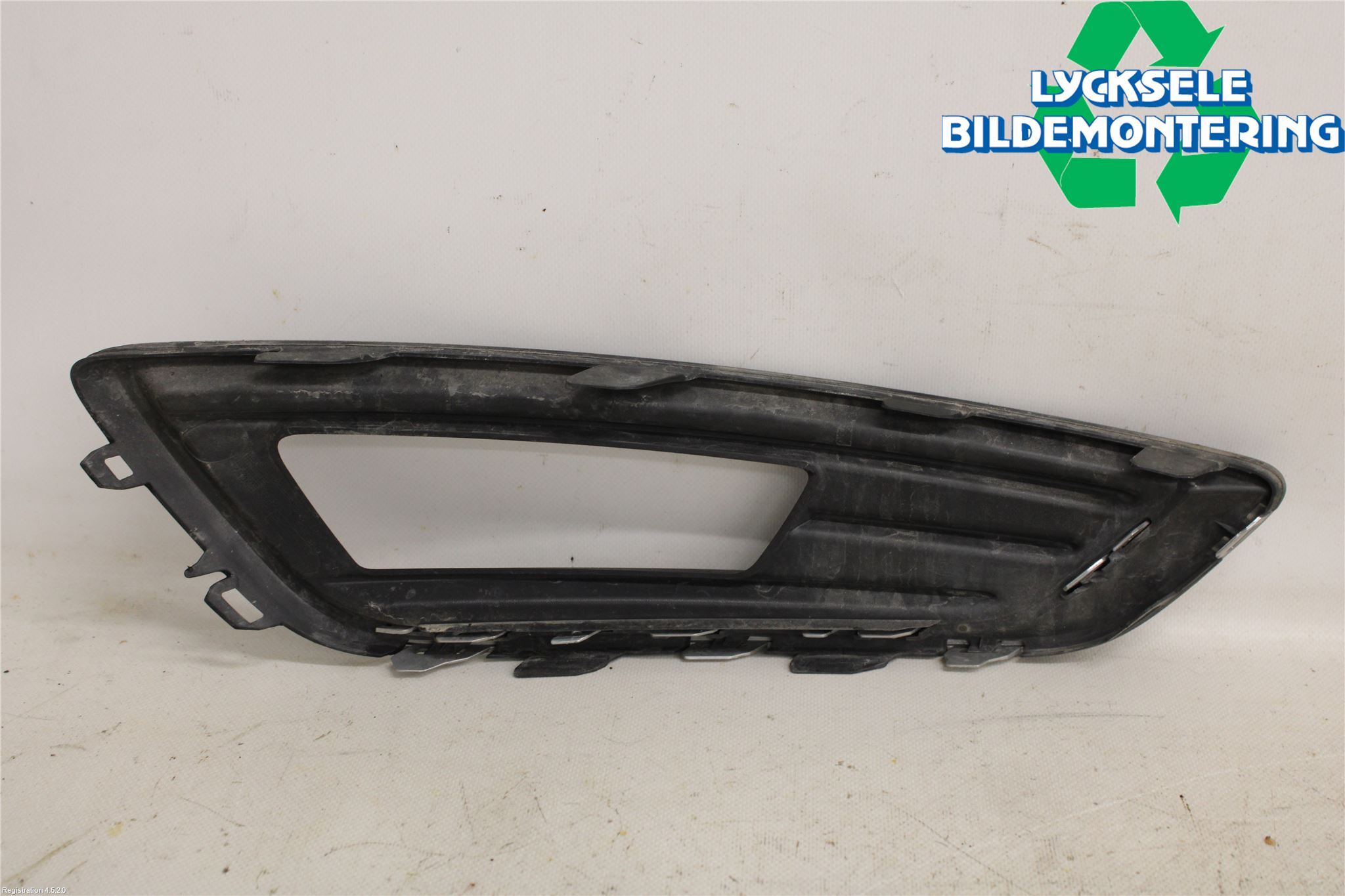 Ford FOCUS 15-18 Dimljussarg Fram