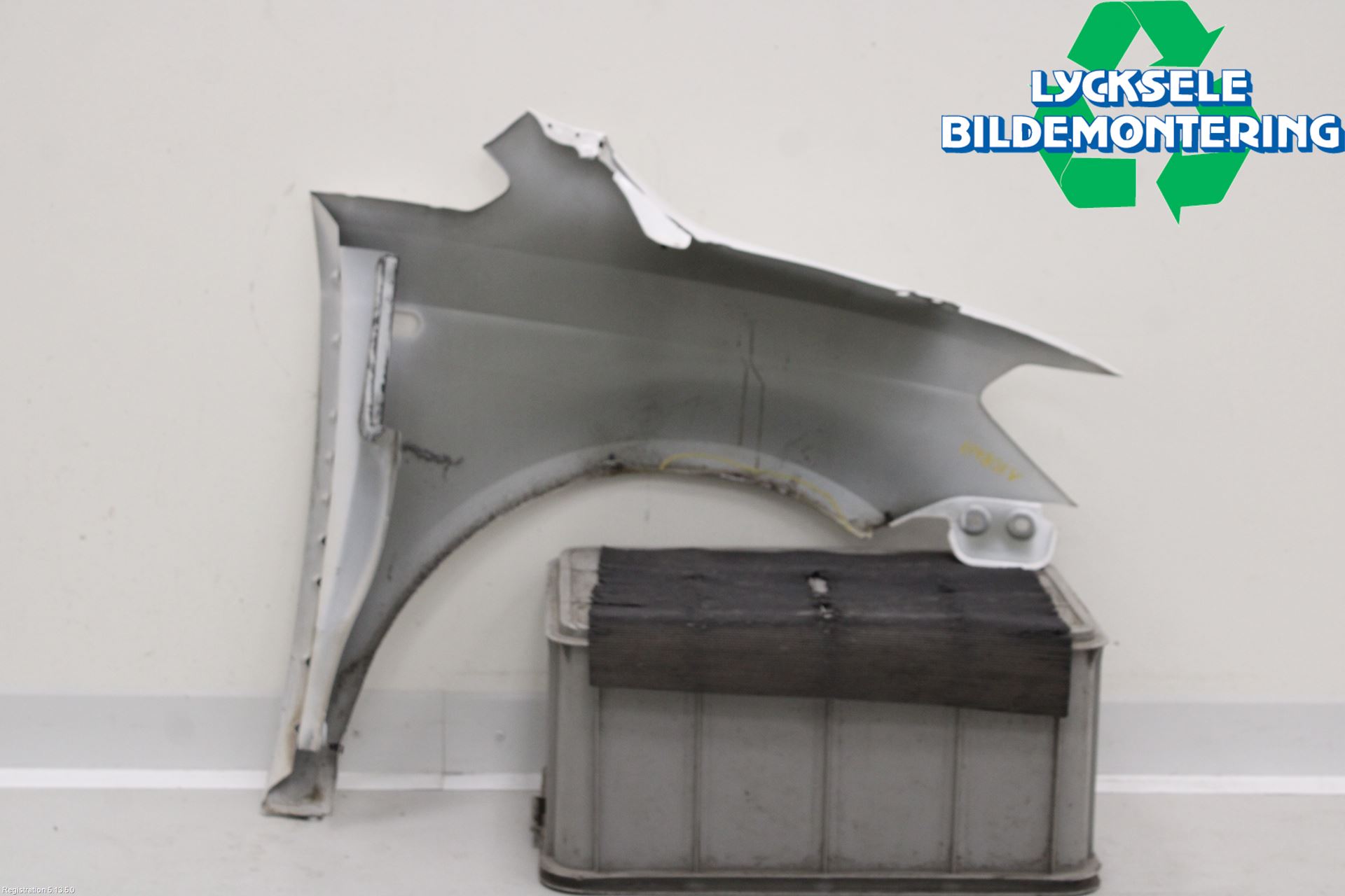Volkswagen VW CADDY 16-20 Skärm Fram Vänster