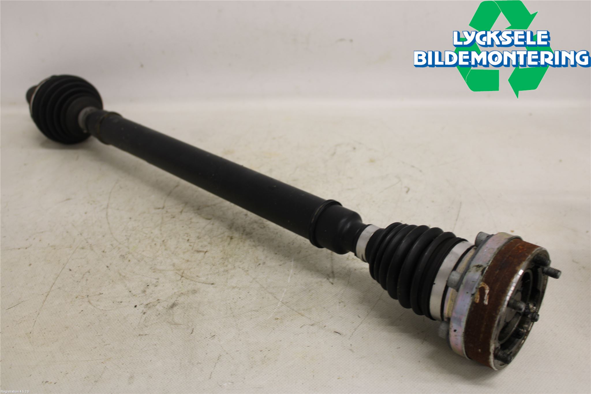 Volkswagen VW PASSAT 15-19 Drivaxel Fram Höger
