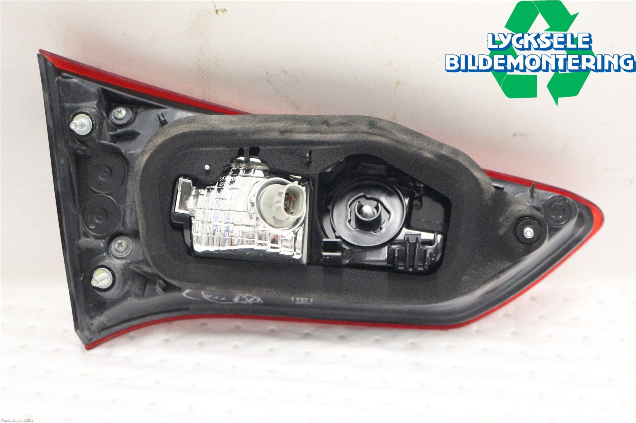 Toyota YARIS XP130 15-20 Bakljus Lucka Hö