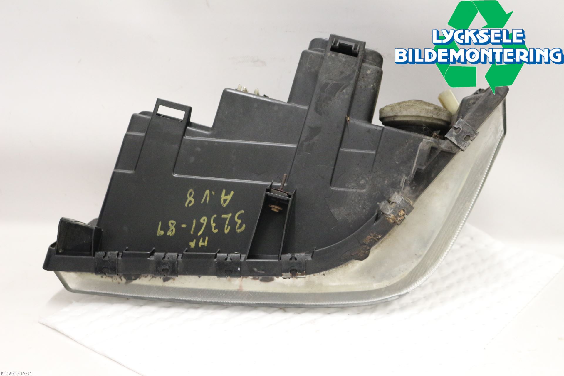 Audi V8       89- Strålkastare Höger