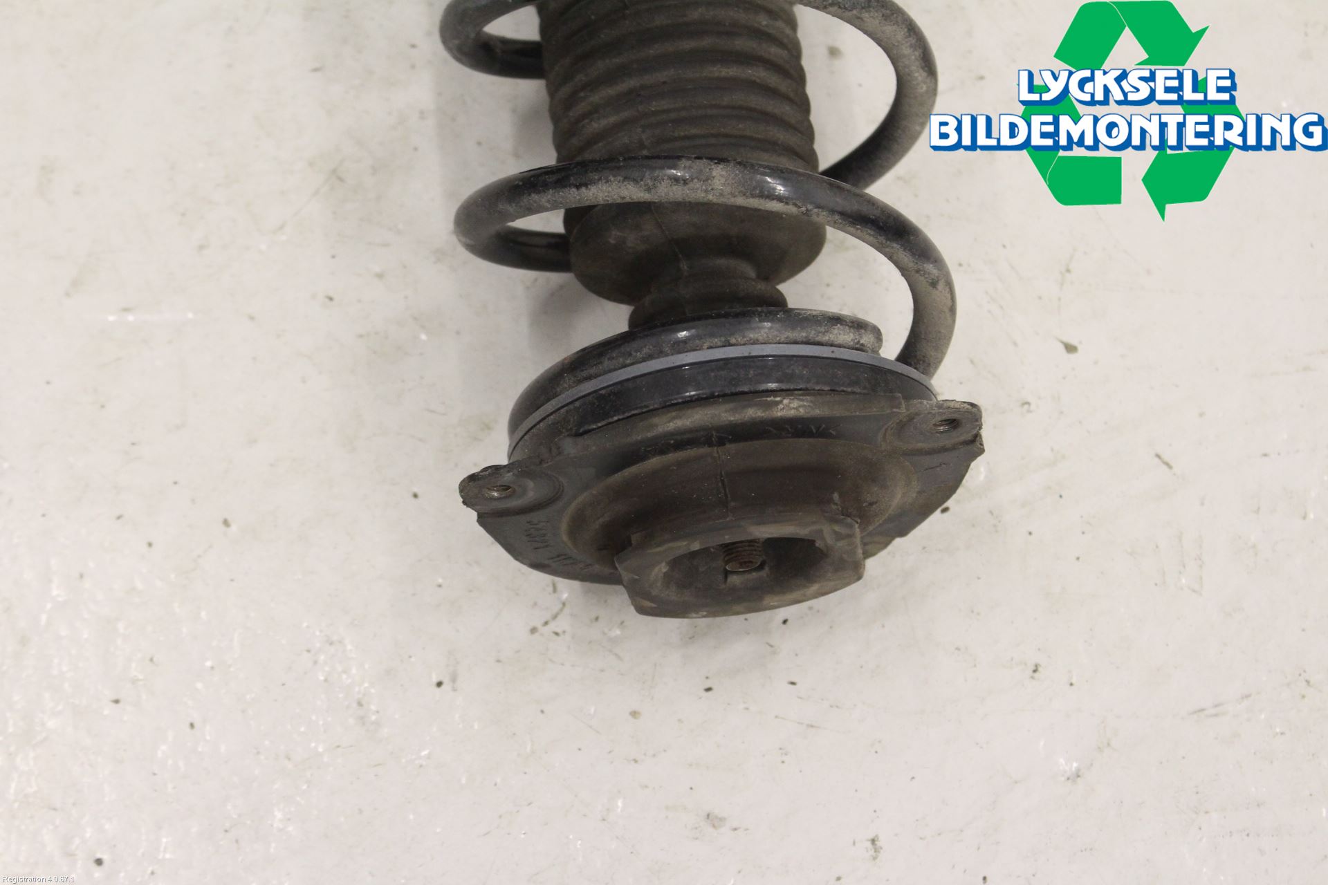 Nissan JUKE 14-19 Fjäderben Fram Vänster