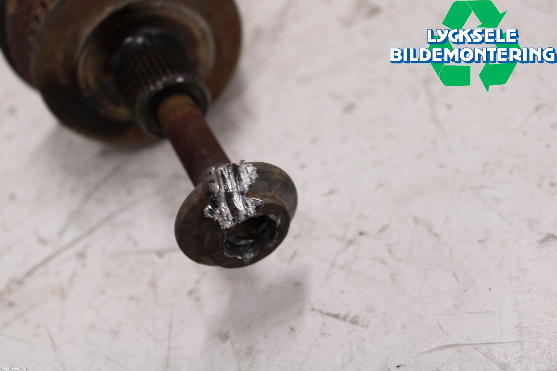 Volkswagen VW PASSAT 01-05 Drivaxel Bak Höger