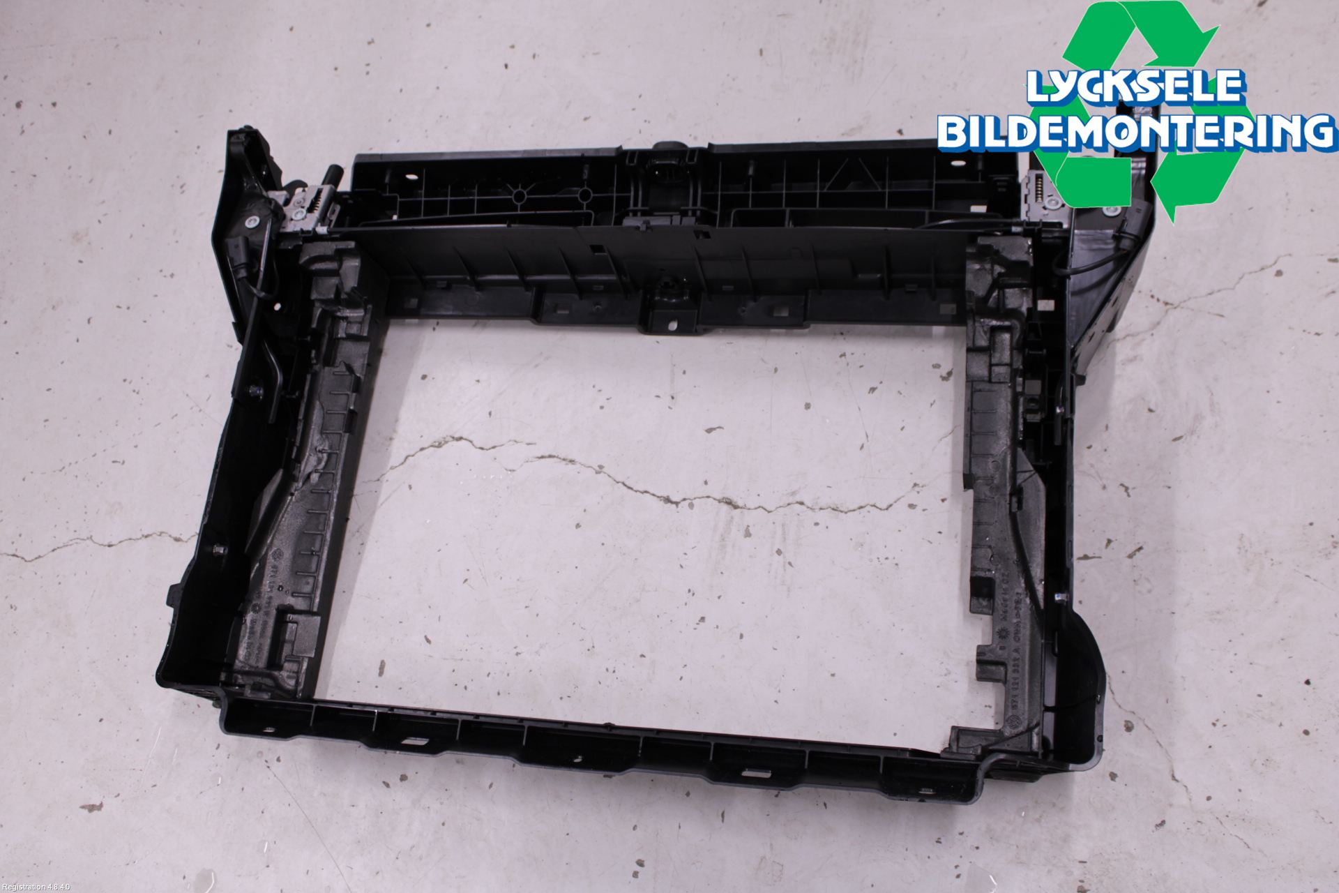 Volkswagen VW TIGUAN 24- Frontkorg