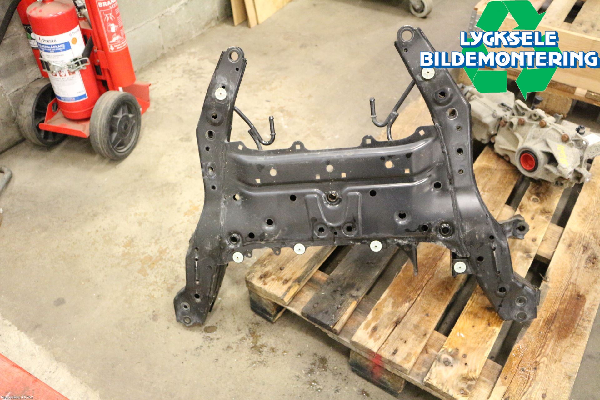 BMW 2 F45 Active Tourer 14-21 Framvagnsbalk