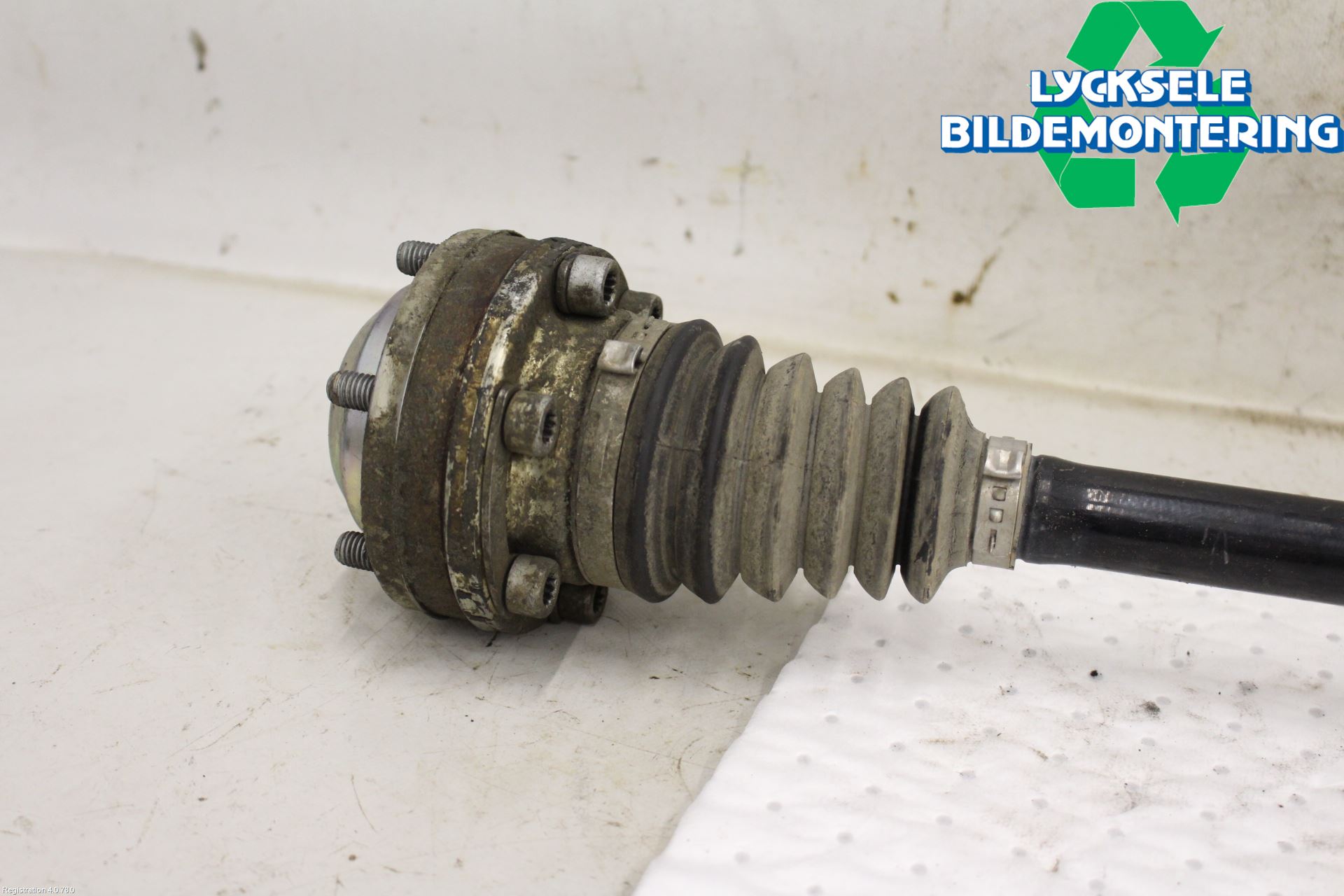 Volkswagen VW CADDY 16-20 Drivaxel Fram Höger