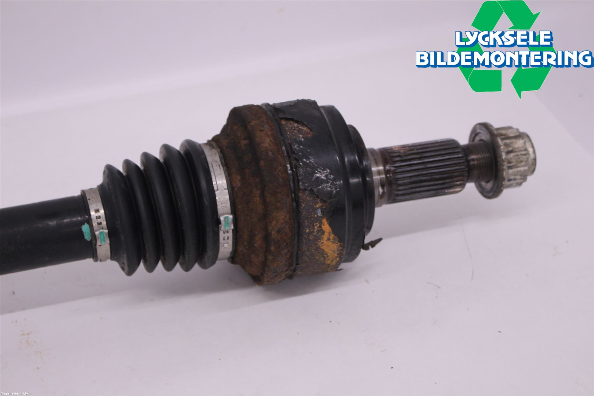Audi Q7/SQ7 Drivaxel Bak Vänster