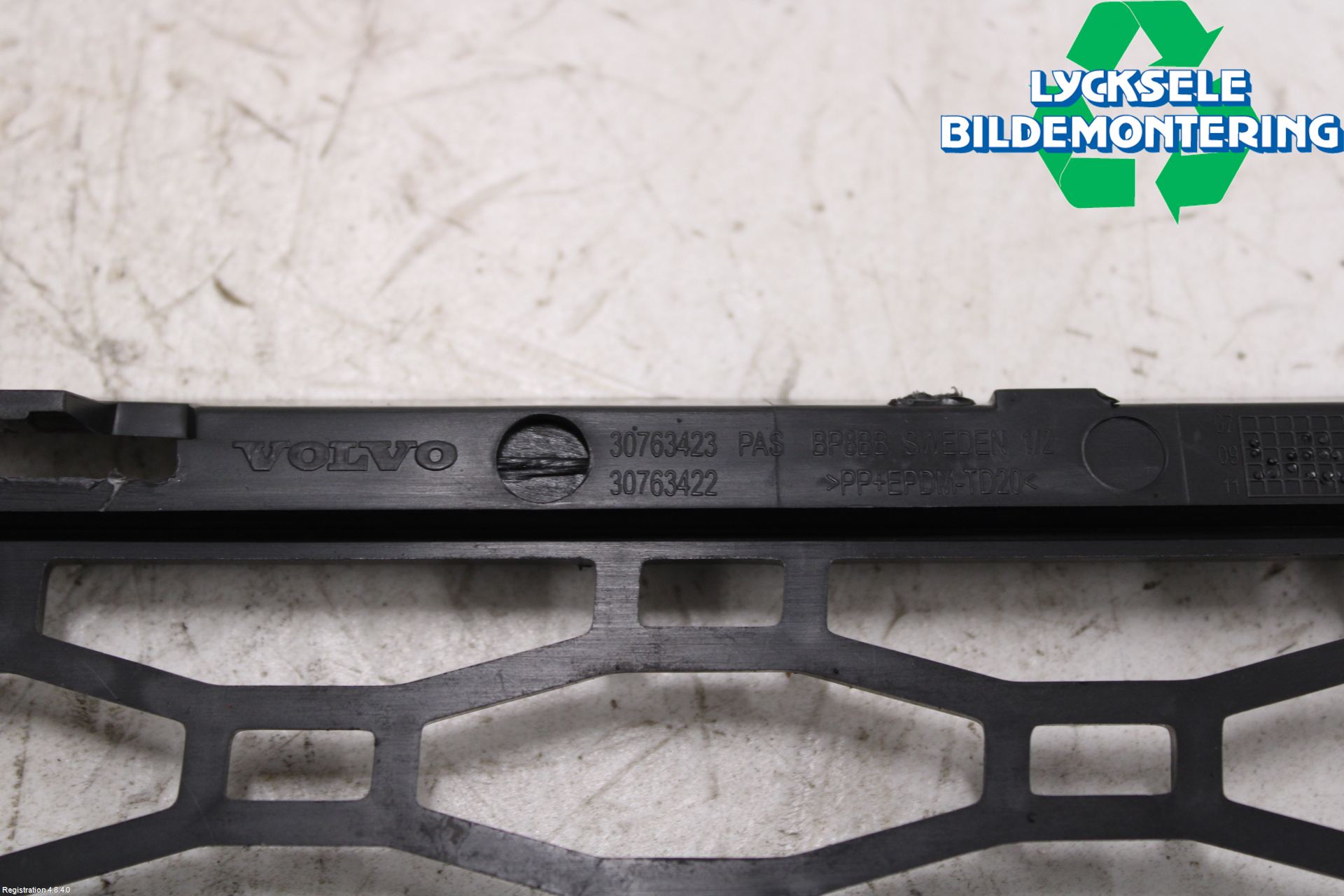 Volvo XC60 09-13 Grilldel Mitt