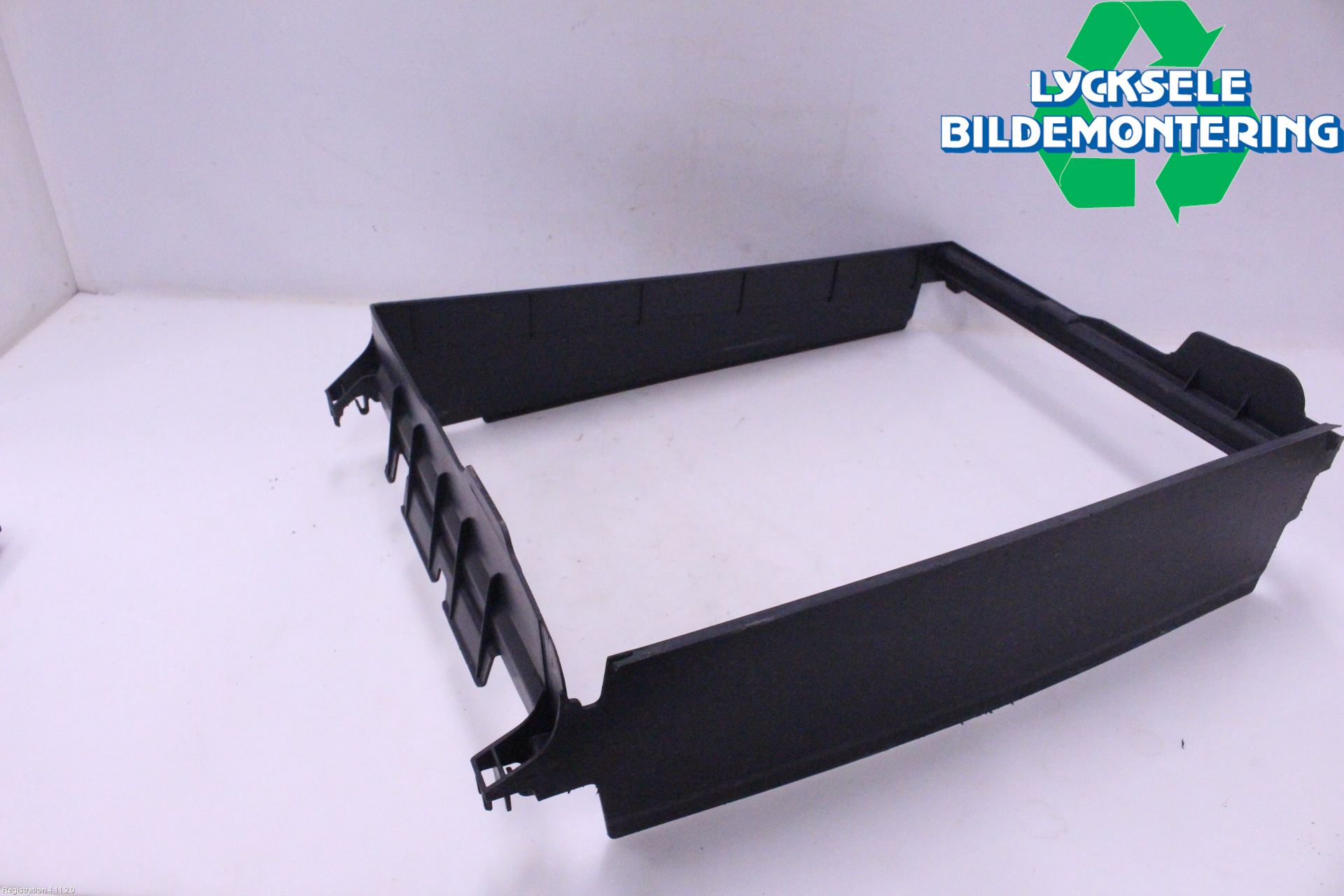 Dacia DUSTER 18-24 Deflektor Plåt-Plast Kylning