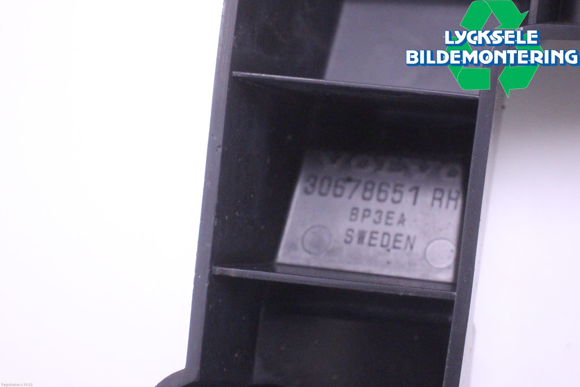 Volvo XC70 14-16 Stötfångarfäste Bak Vä