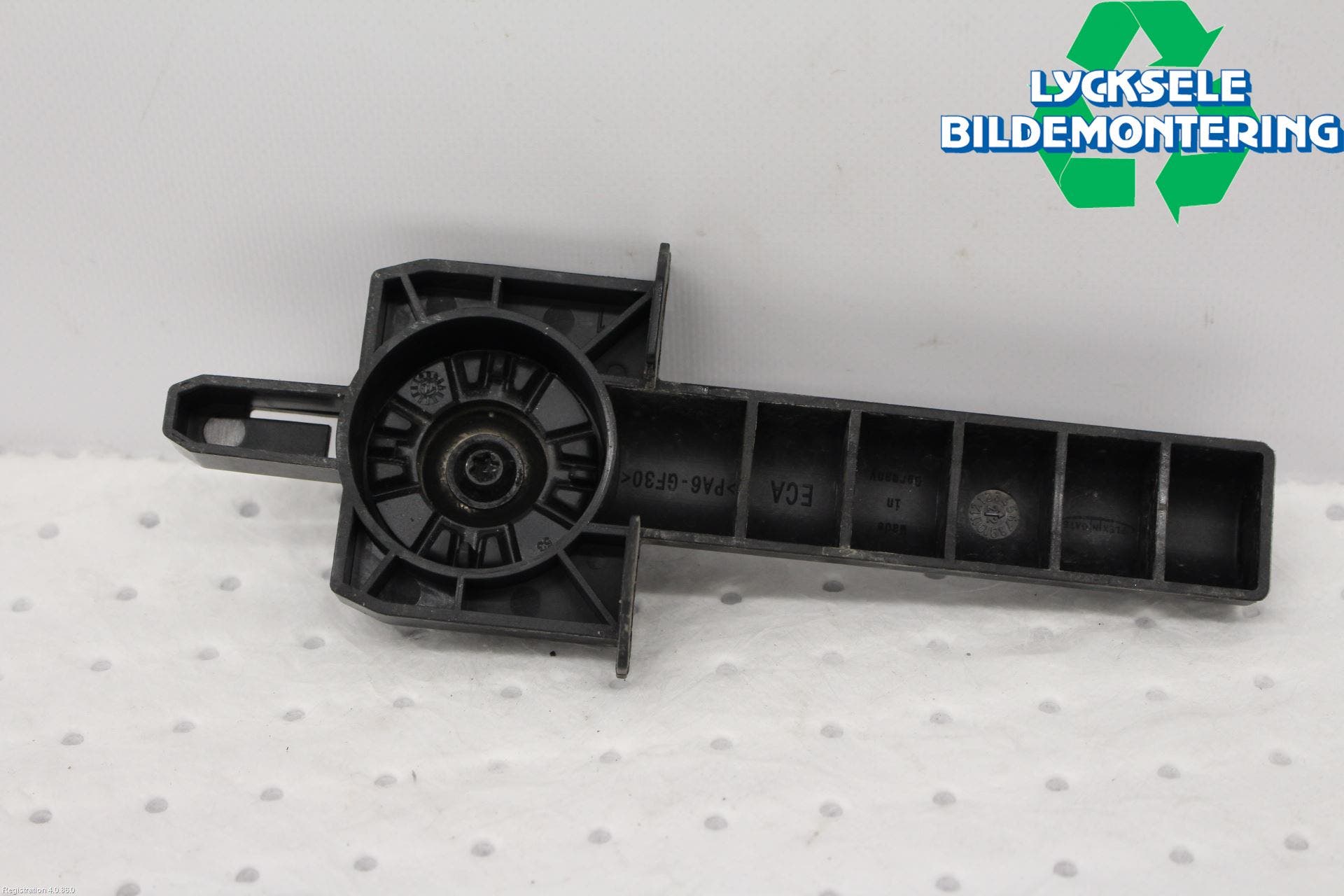 Audi A6 F2/C8 19- Kylarfäste-Ram-Balk