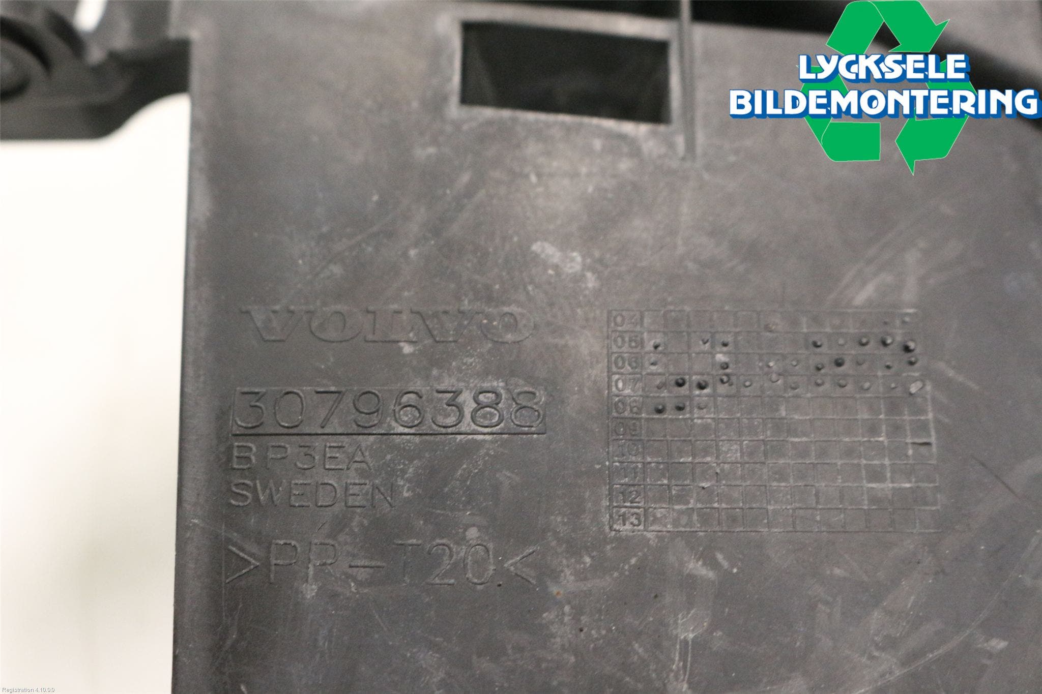 Volvo V70 08-13 Strålkast Fästsarg