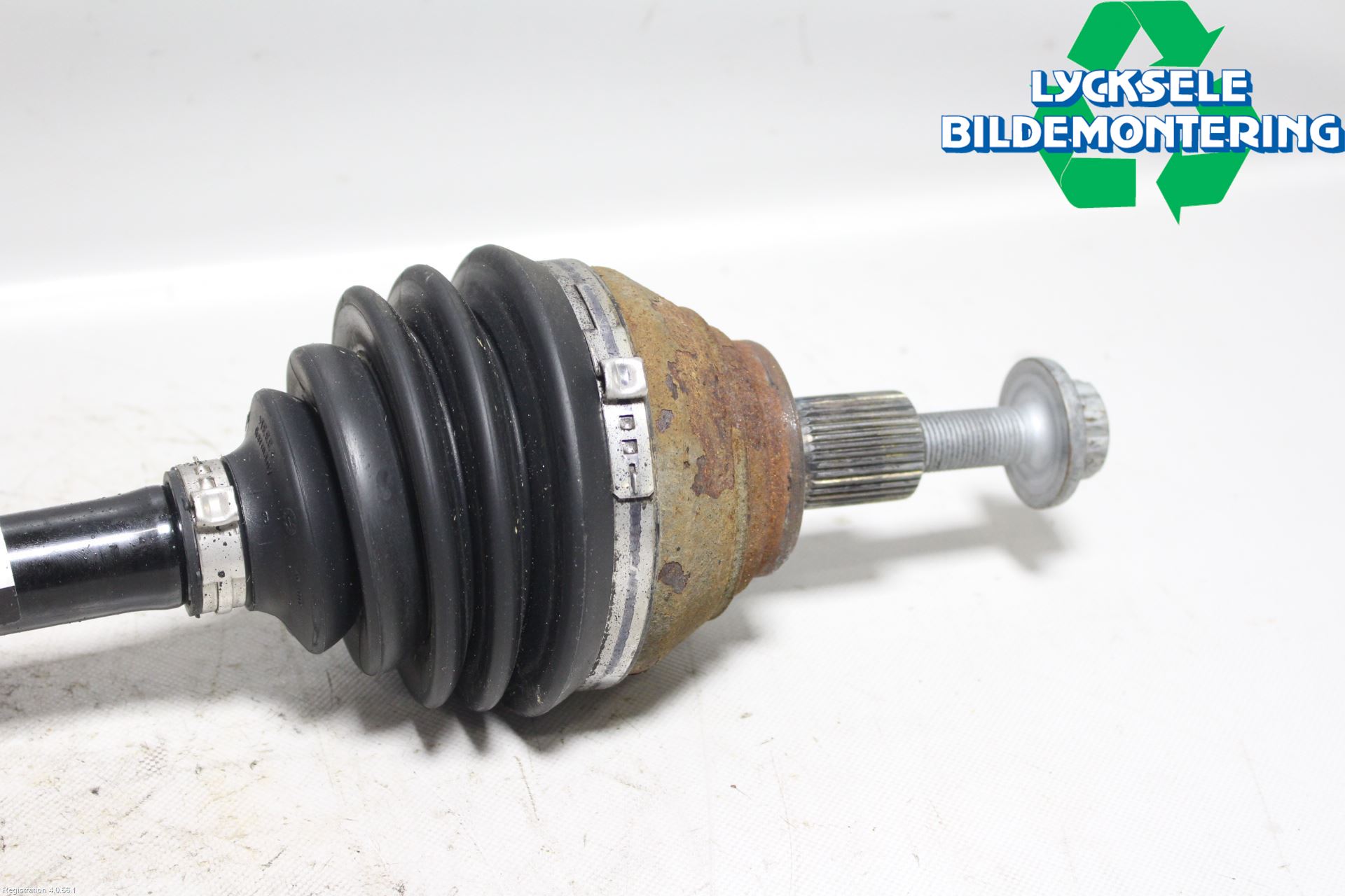 Volkswagen VW PASSAT 15-19 Drivaxel Fram Vänster