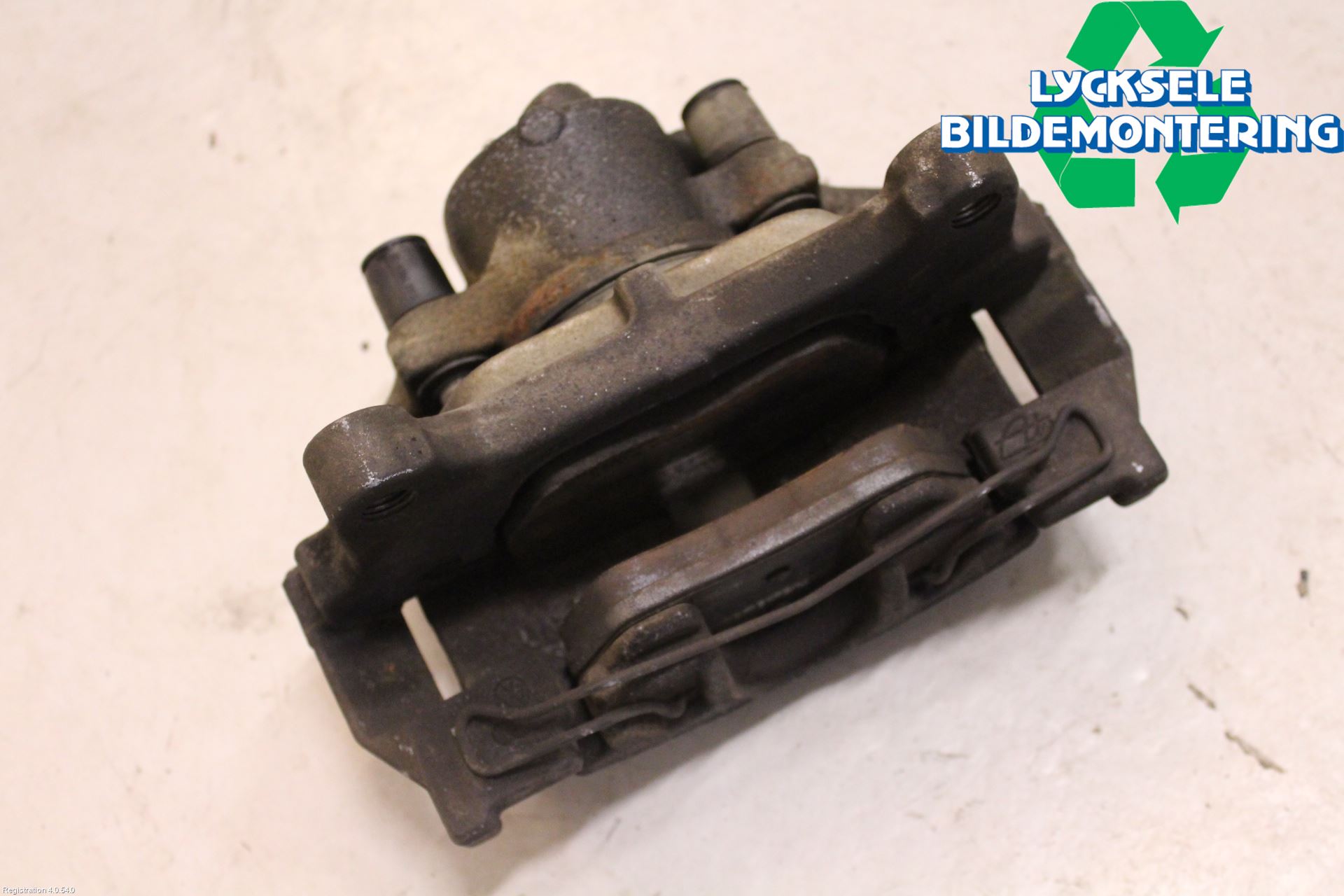 Volkswagen VW PASSAT 11-14 Bromsok Fram Höger