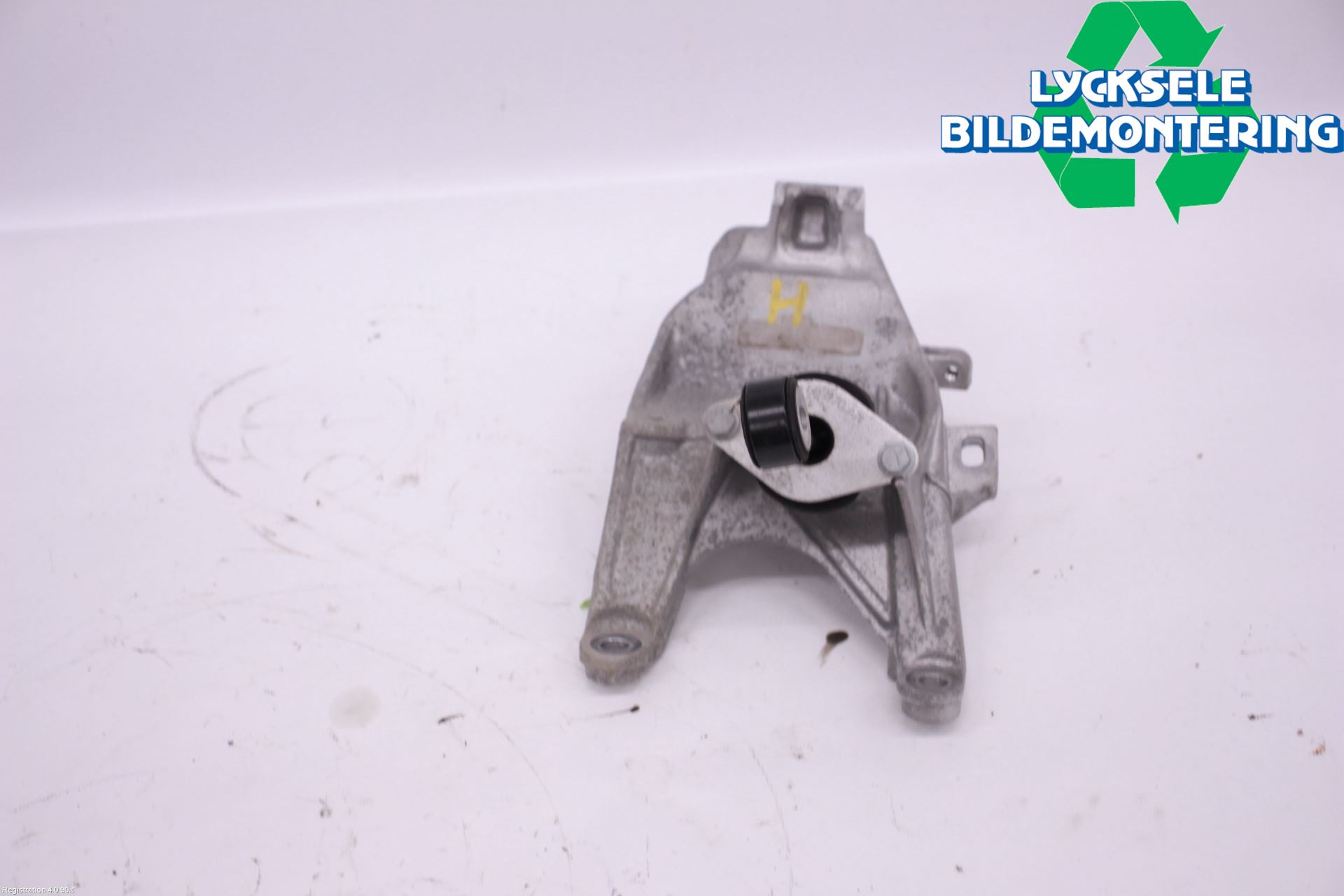 Audi A6 F2/C8 19- Motorfäste