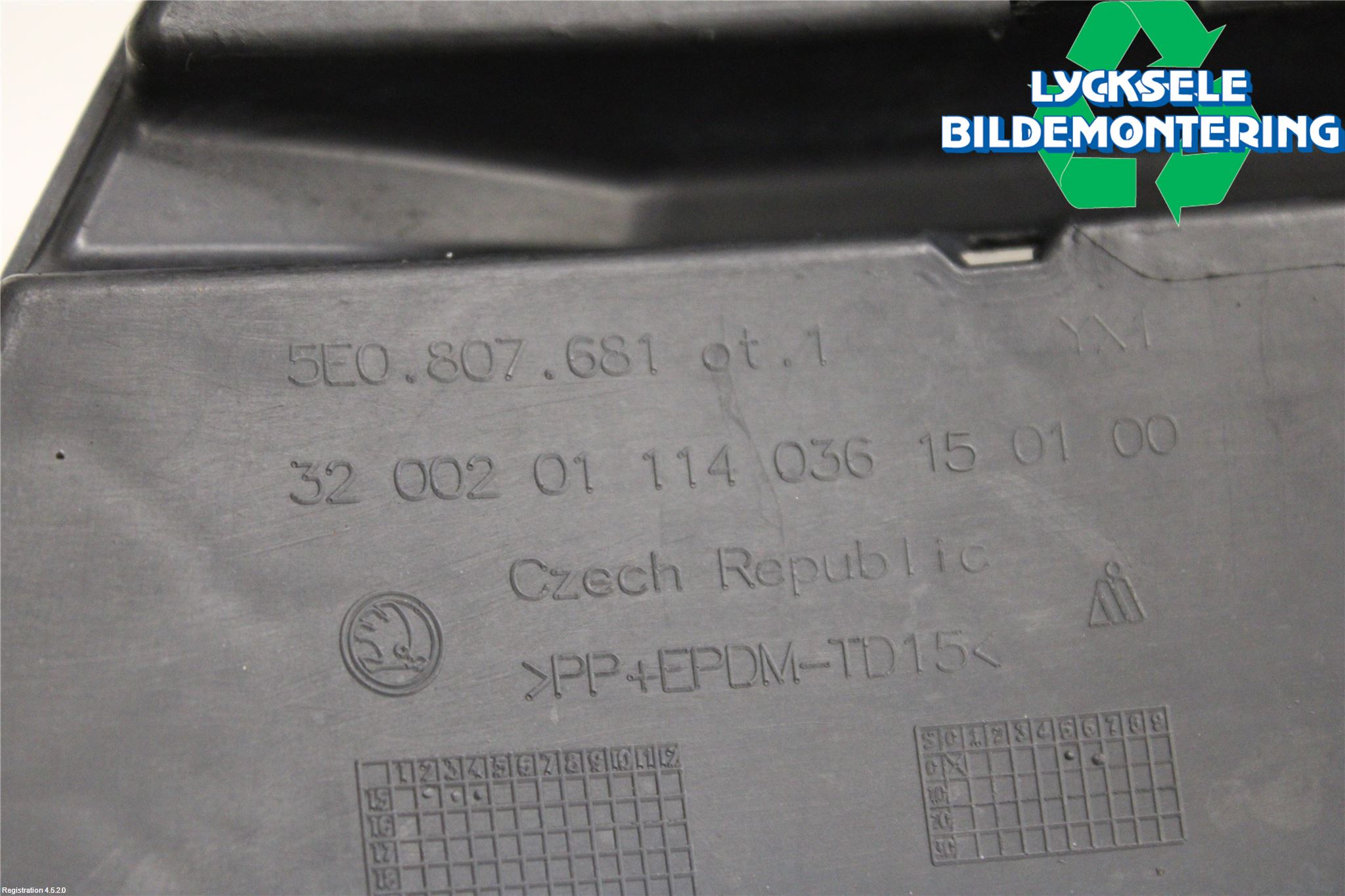 Skoda OCTAVIA (5E) 13-20 Dimljussarg Fram