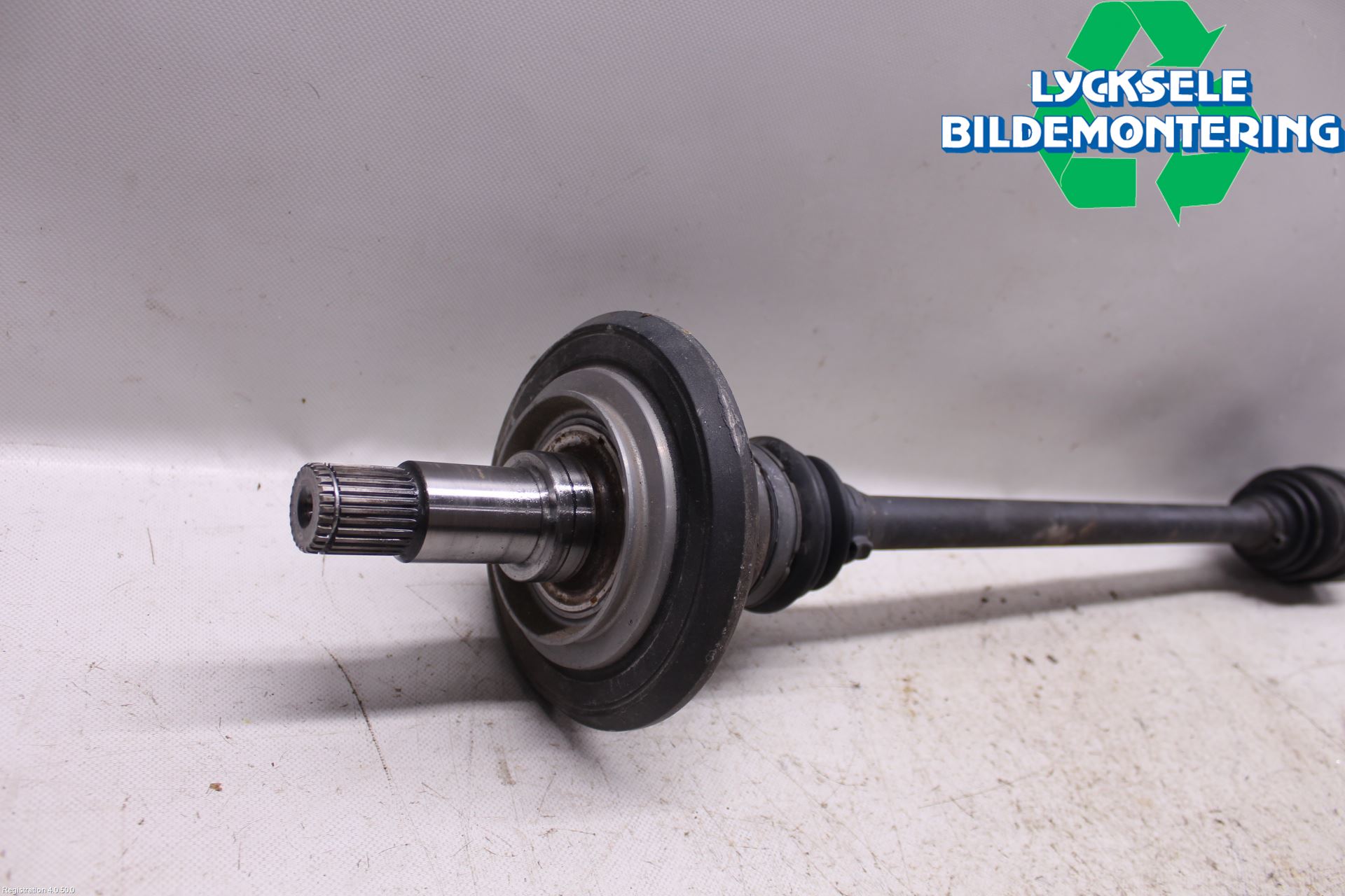 Mercedes-Benz MB C-KLASS (W205) 14-21 Drivaxel Bak Vänster