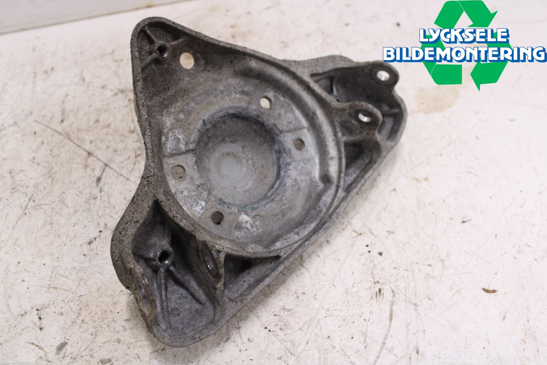 Volkswagen VW PASSAT 01-05 Fjäderbenslager Fram