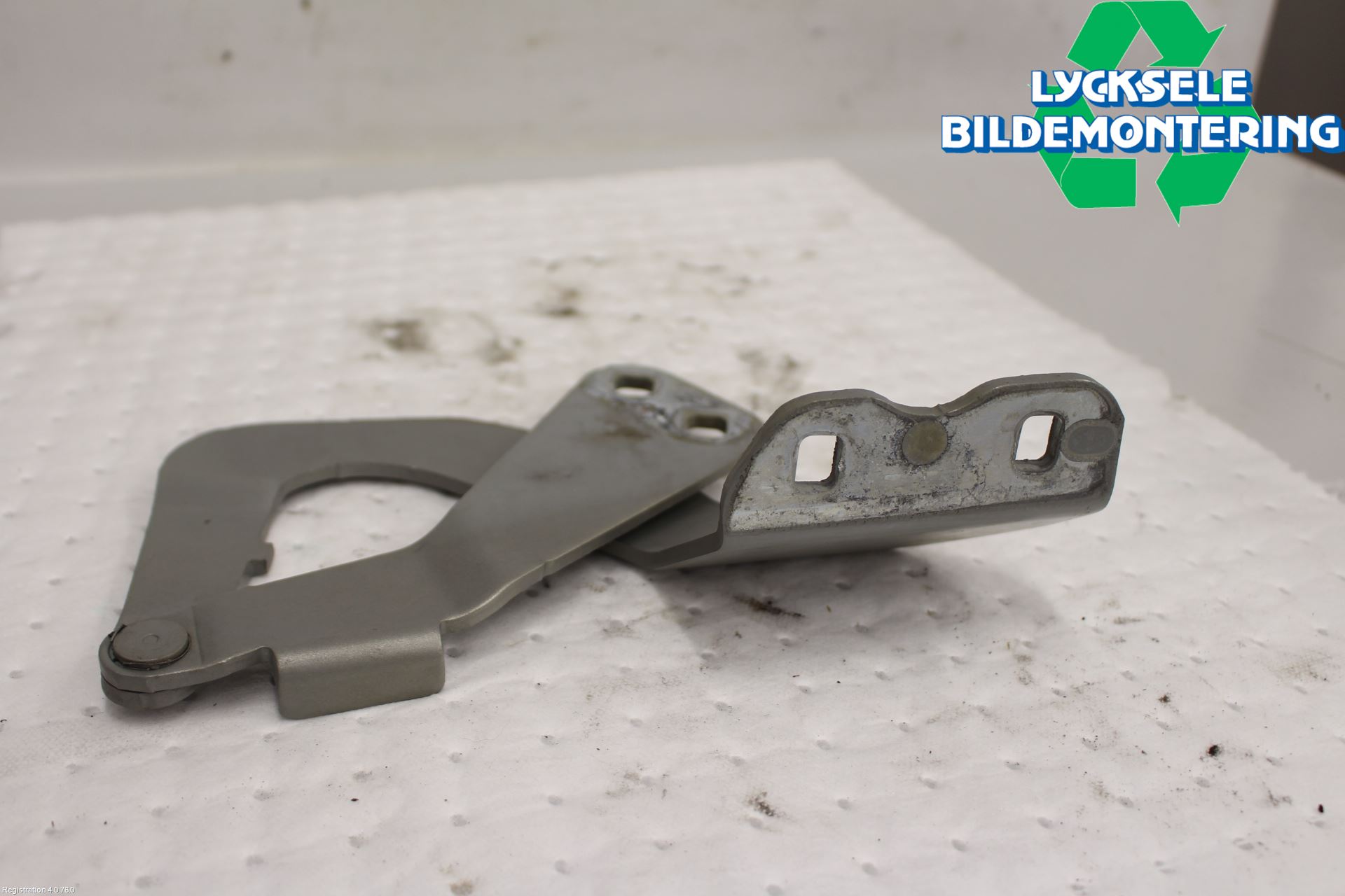 Ford KUGA 08-12 Huvgångjärn