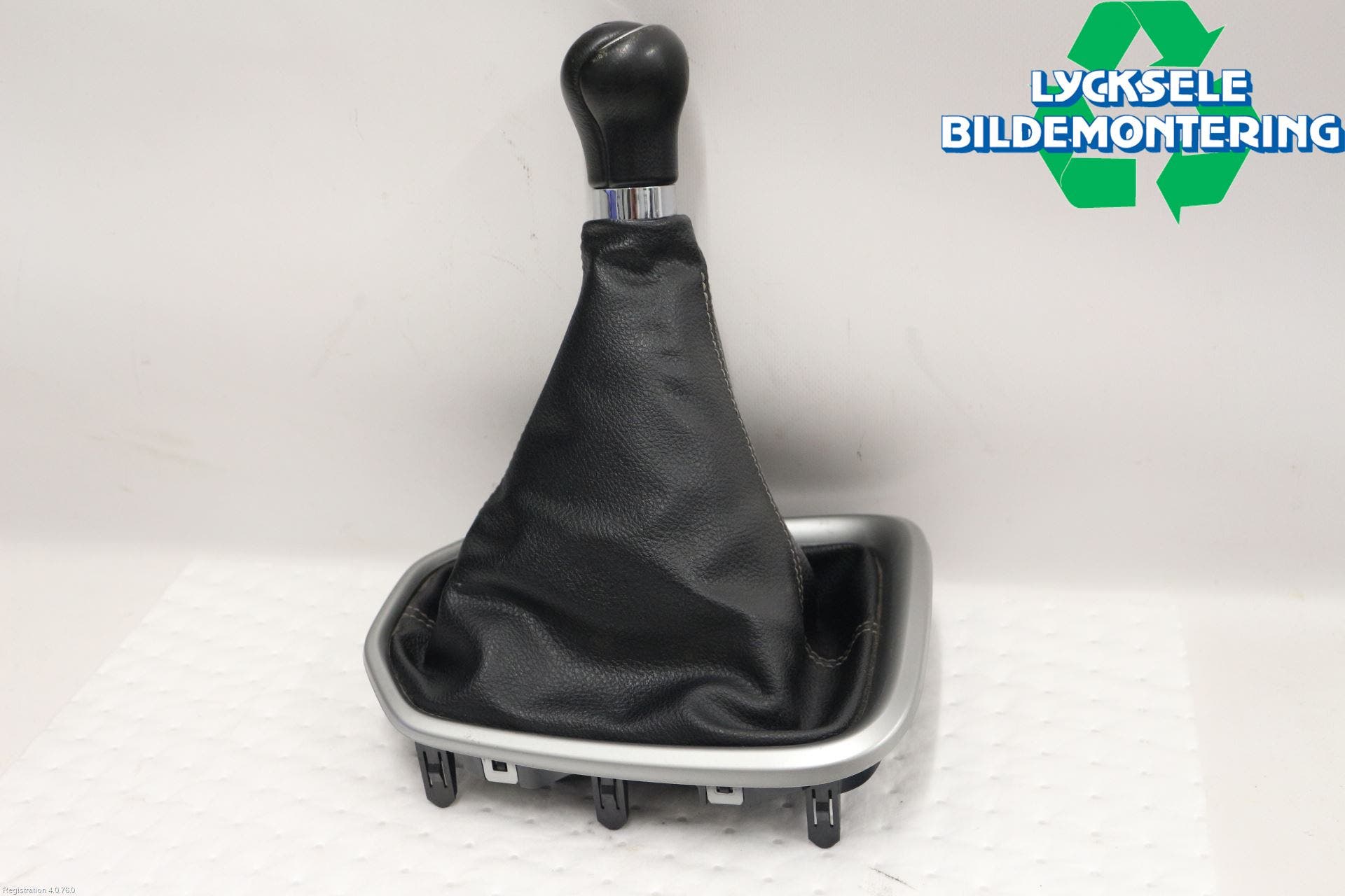 Toyota HILUX 16- Växelspaksdamask