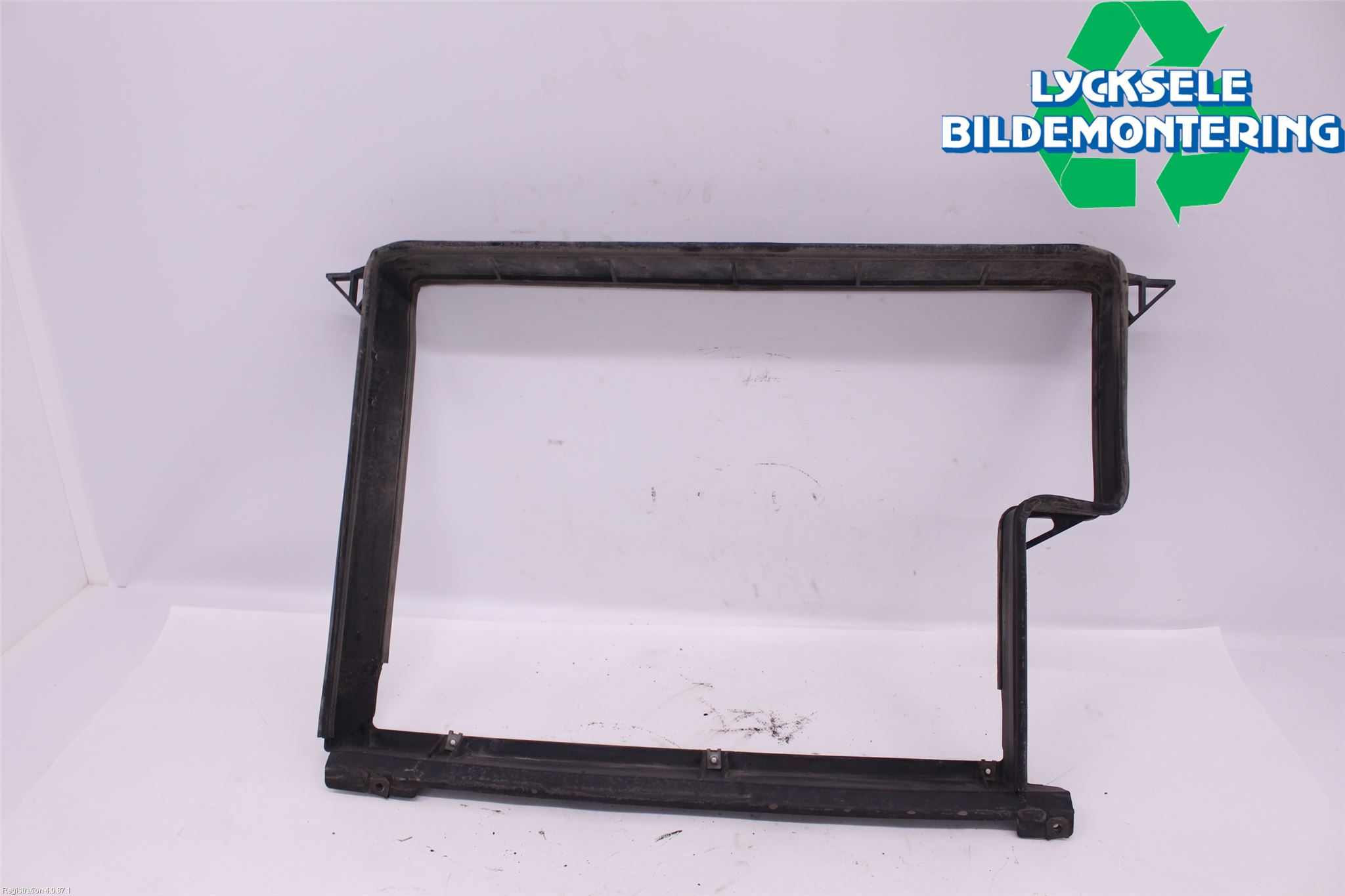 Volvo 940 91-98 Kylarfäste-Ram-Balk