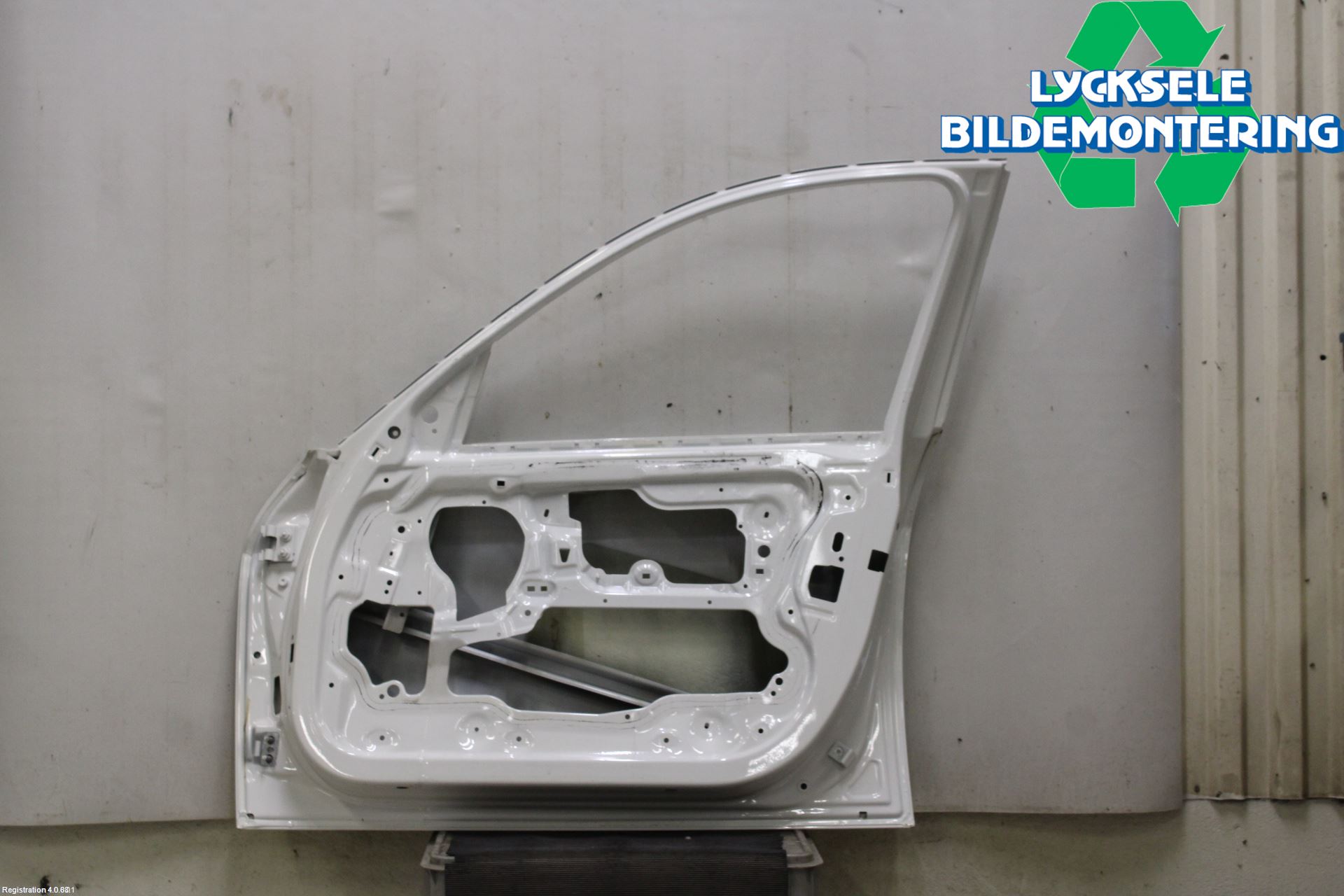 BMW 3 E90/91 SED/TOU 05-12 Dörr Fram Höger