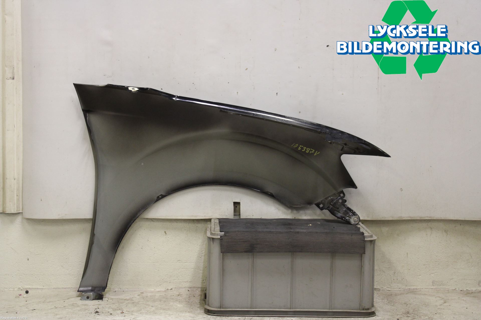 Mitsubishi OUTLANDER 07-12 Skärm Fram Vänster