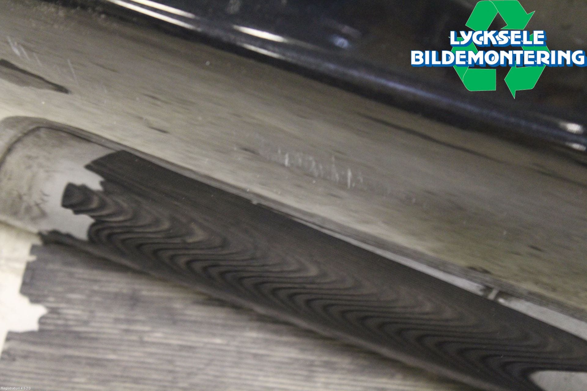 Audi ALLROAD 06-11 Skärm Fram Höger