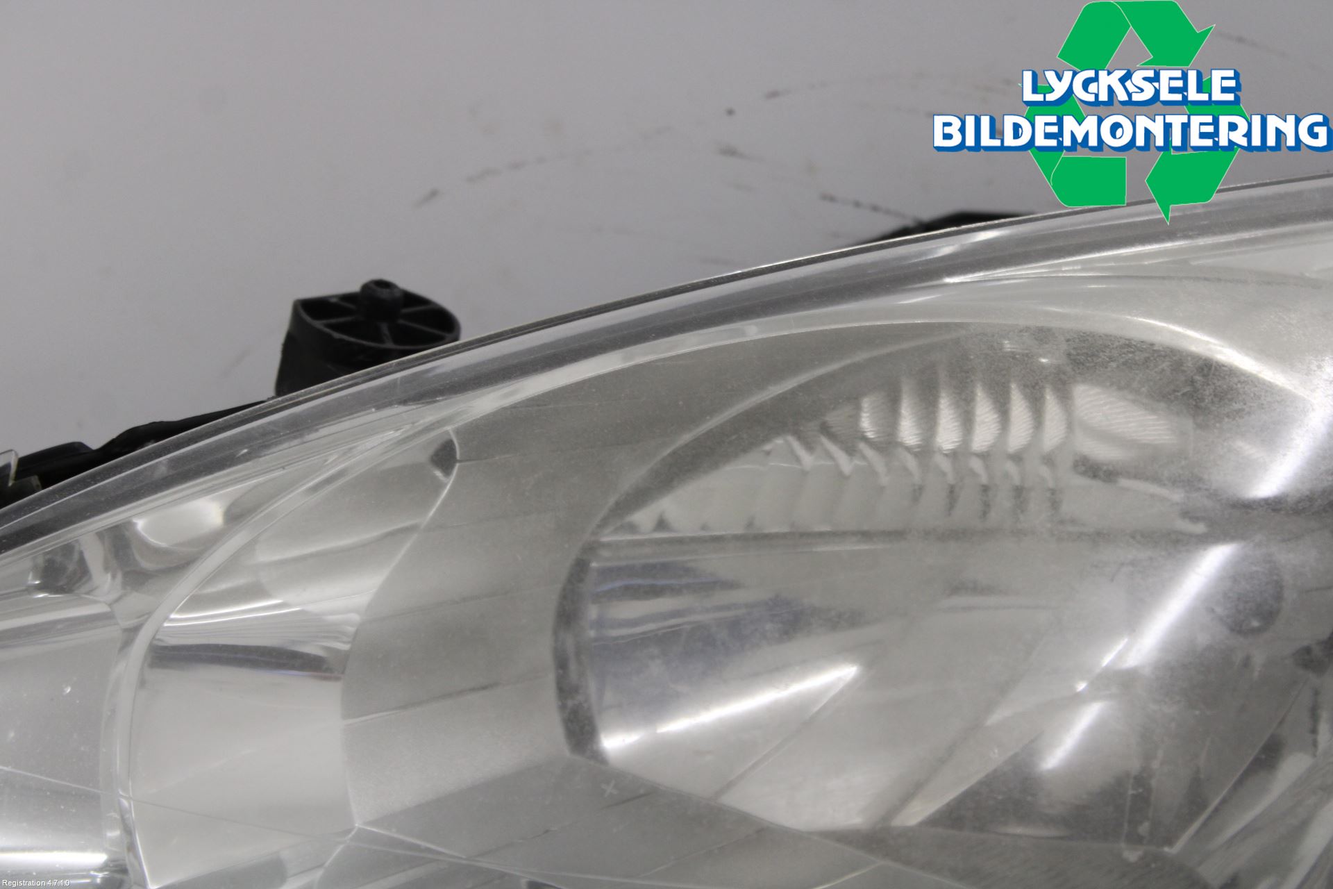 Peugeot PARTNER 08-15 Strålkastare Vänster