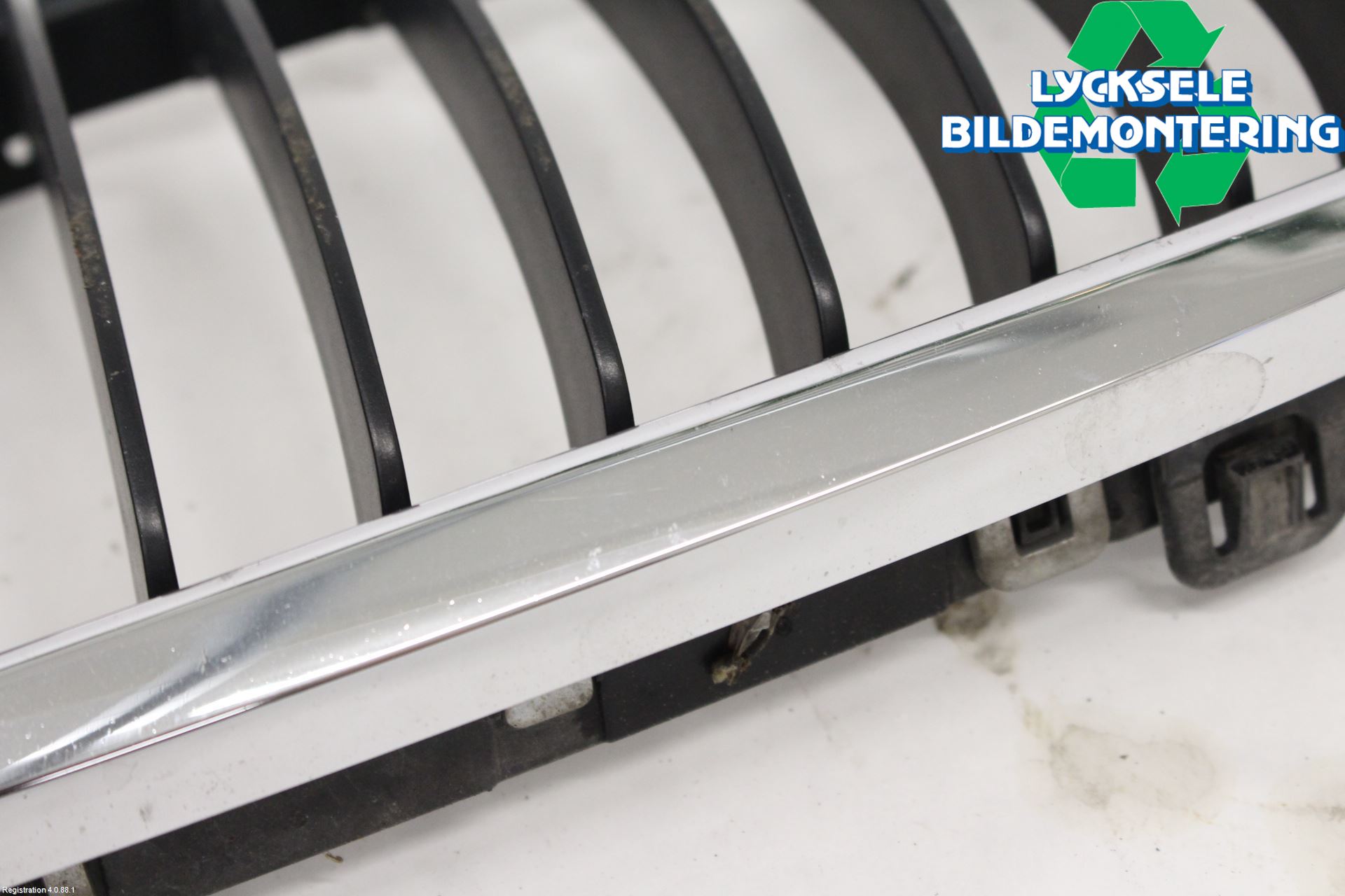 BMW 3 E90/91 SED/TOU 05-12 Grilldel Vänster