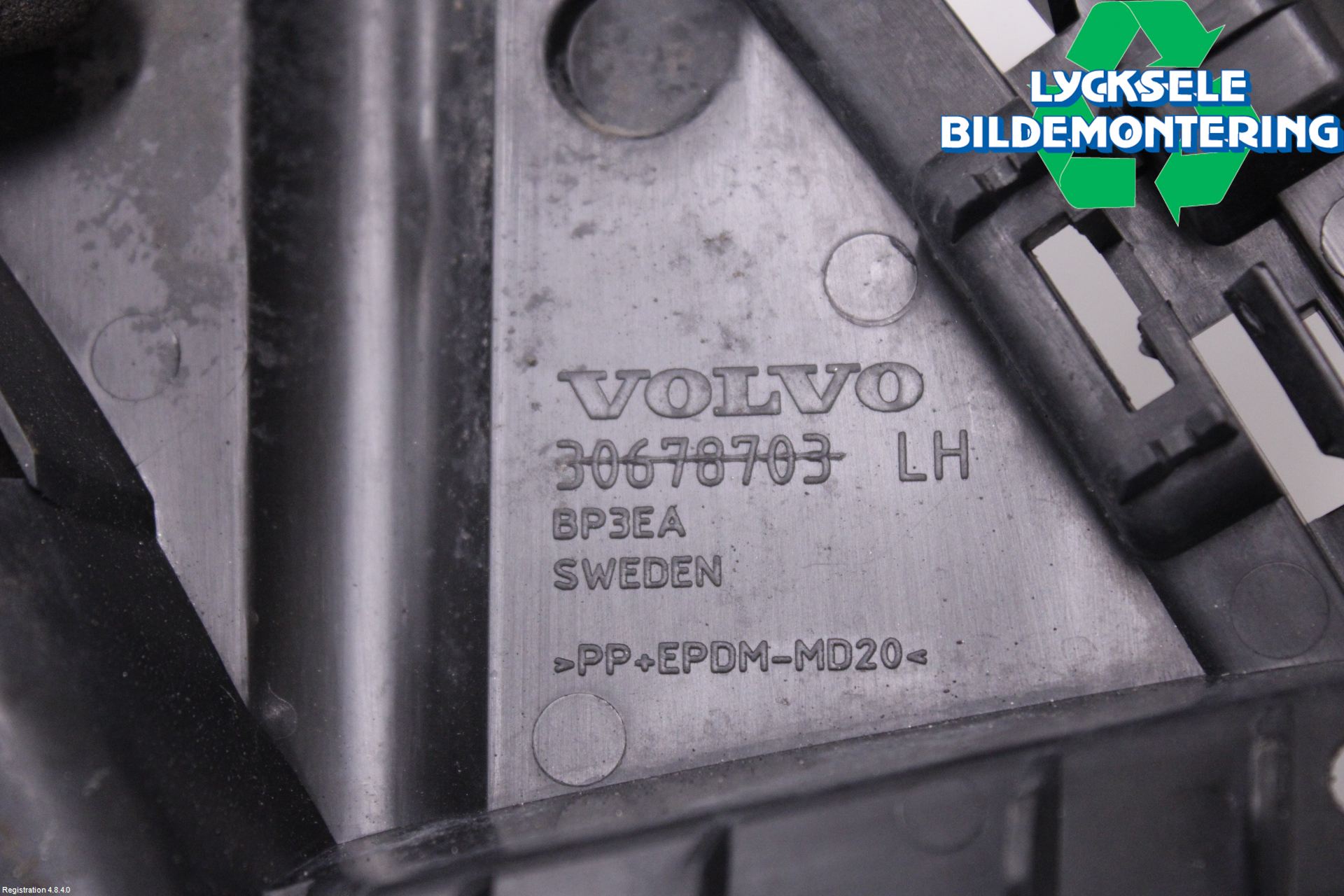 Volvo XC70 08-13 Stötfångarfäste Bak Vä