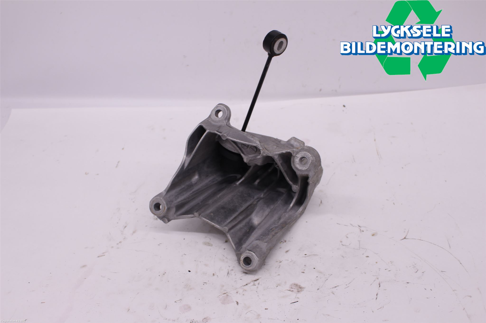 Audi A4 ALLROAD 17- Motorfäste