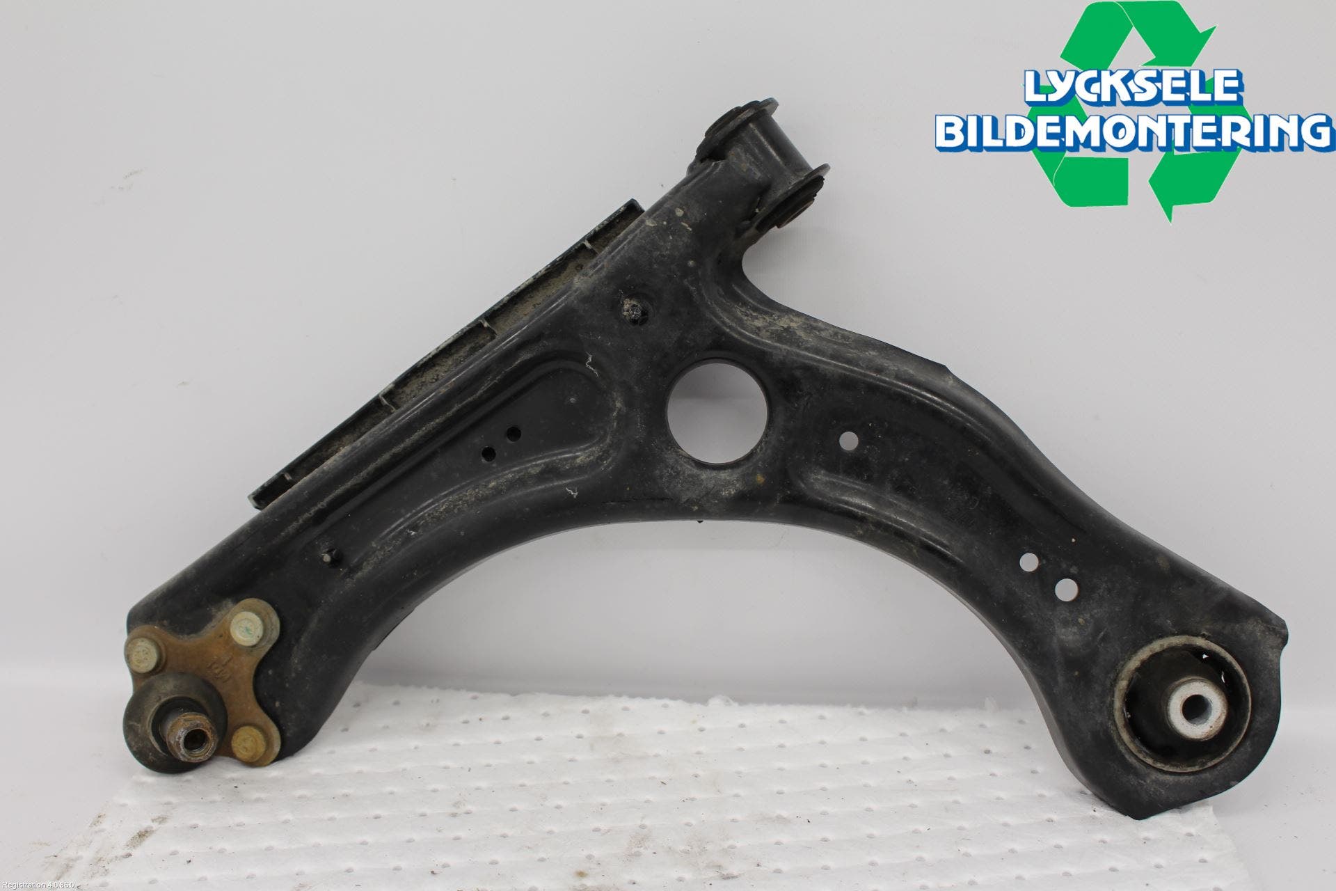 Audi A1 19- Bärarm Fram Undre Hö