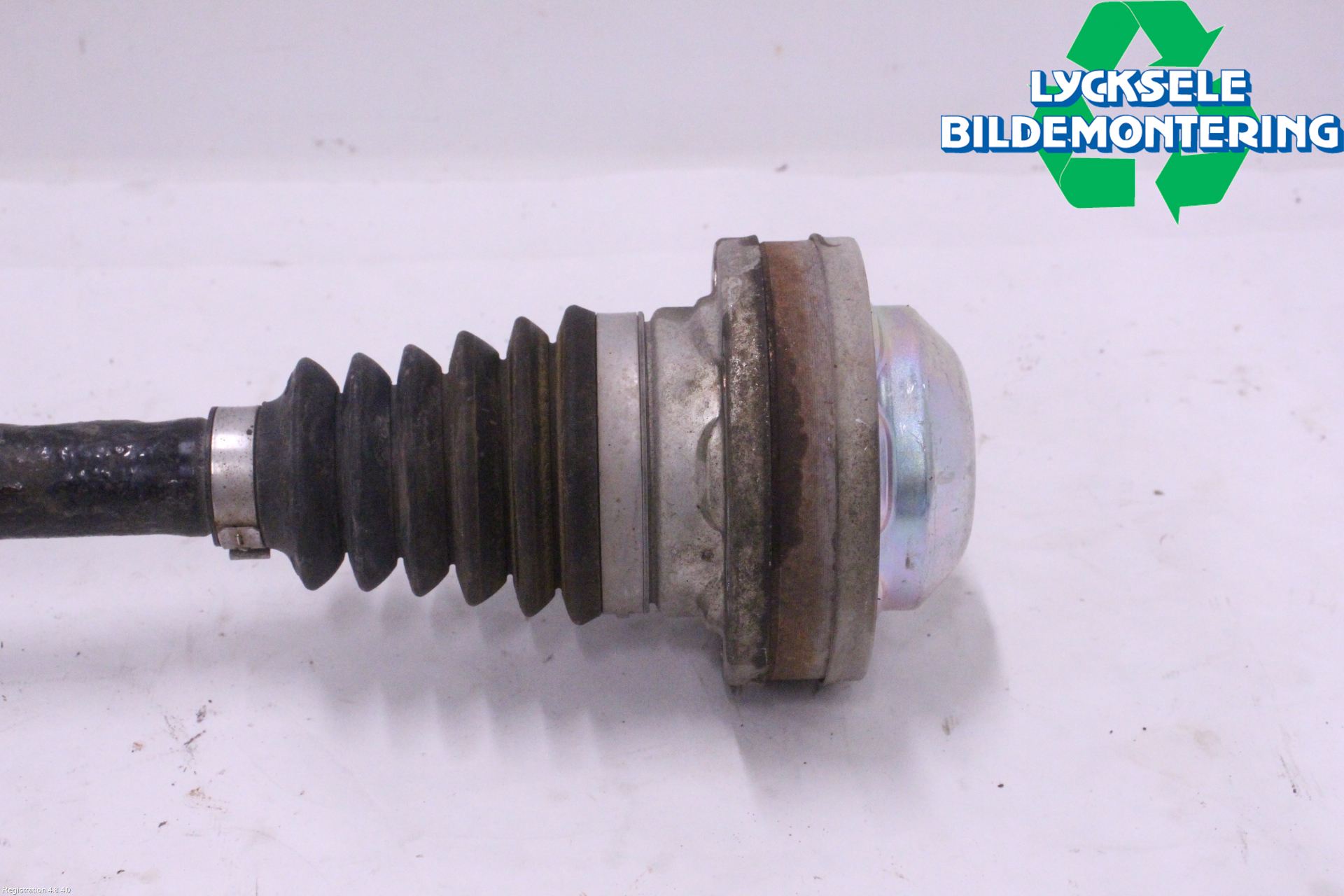 Skoda SUPERB 16-24 Drivaxel Fram Vänster