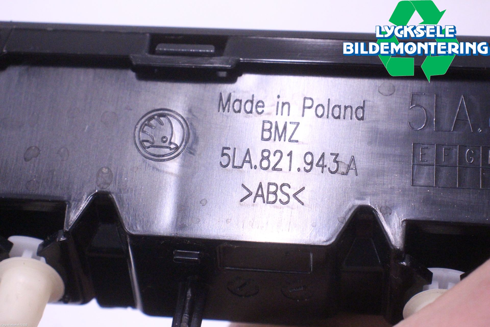 Skoda ENYAQ iV 21- List Framskärm Vä