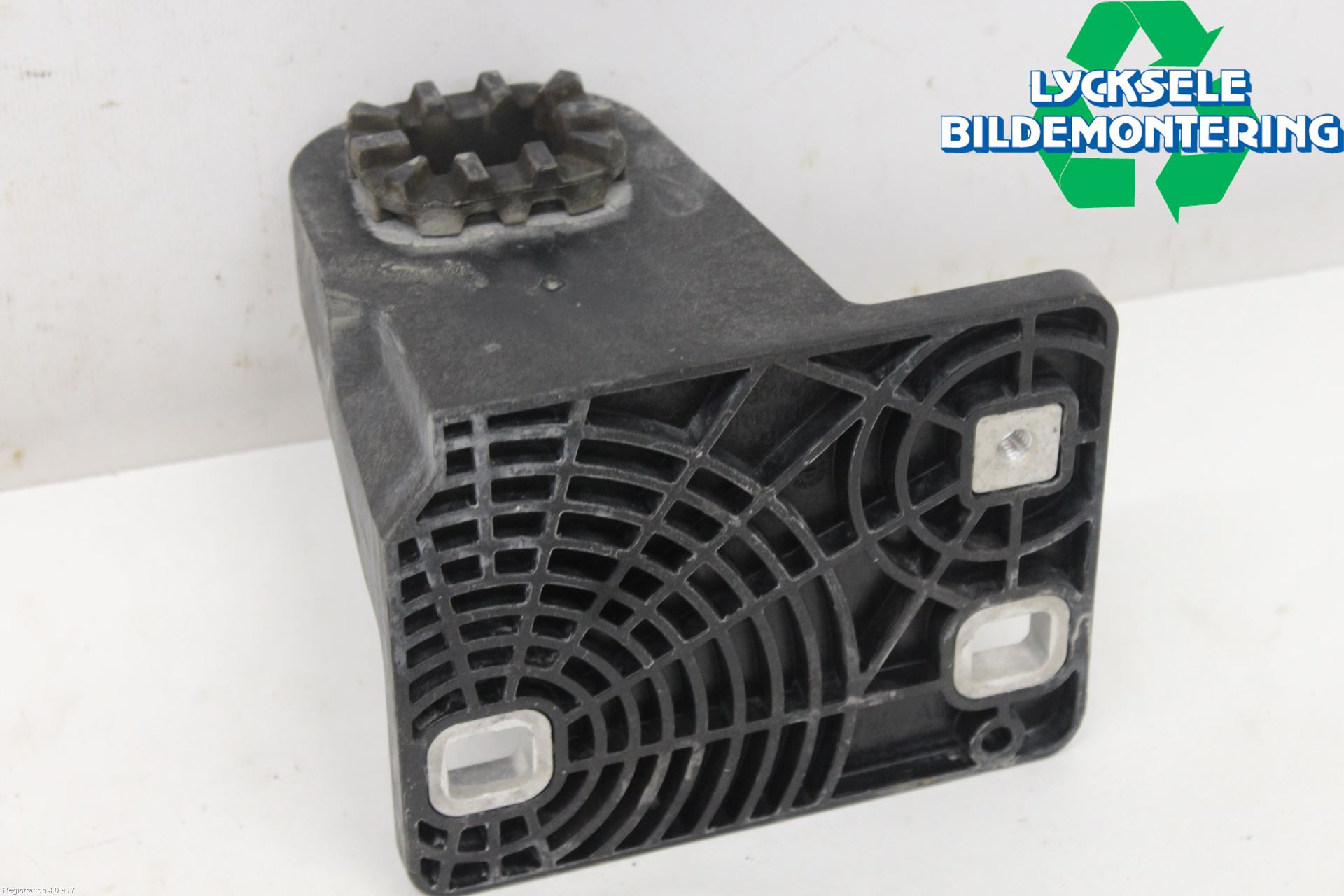 Volkswagen VW ID.4 21- Kylarfäste-Ram-Balk