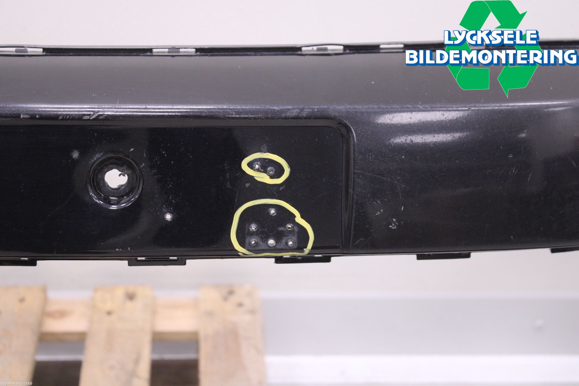 Volkswagen VW AMAROK 2H 10-22 Stötfångarbeklädnad Fram