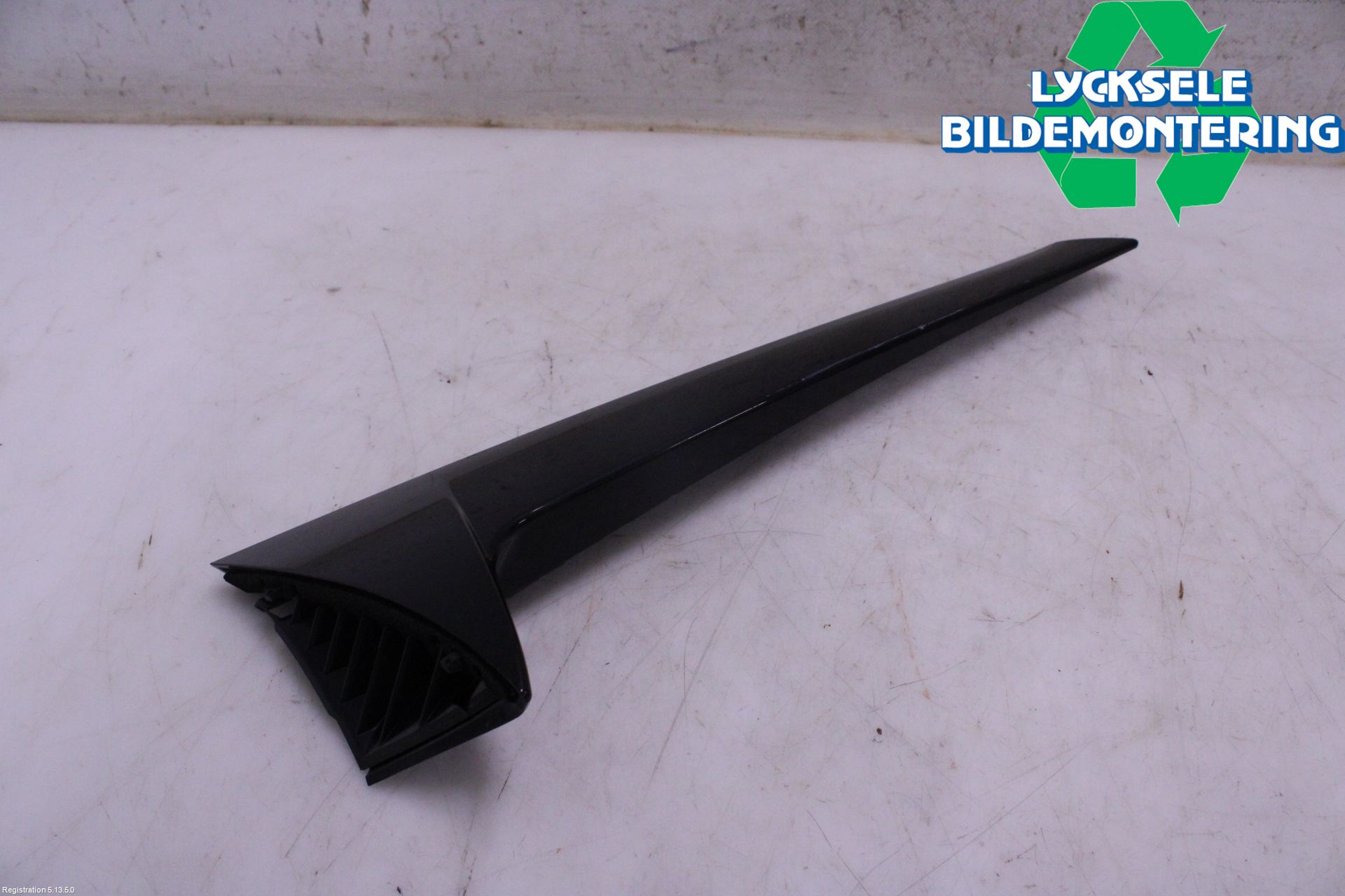 Volkswagen VW GOLF / E-GOLF VIII 20- Spoiler Baklucka